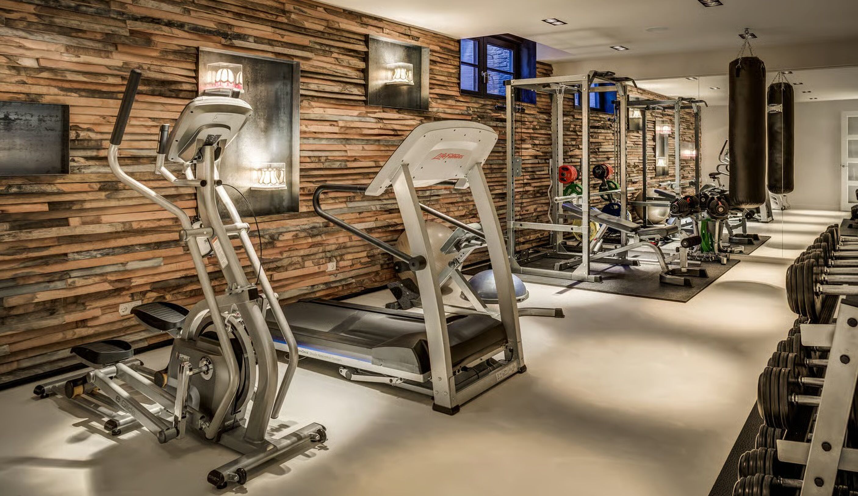 De homegym van de villa van Michael van Beers in Blaricum