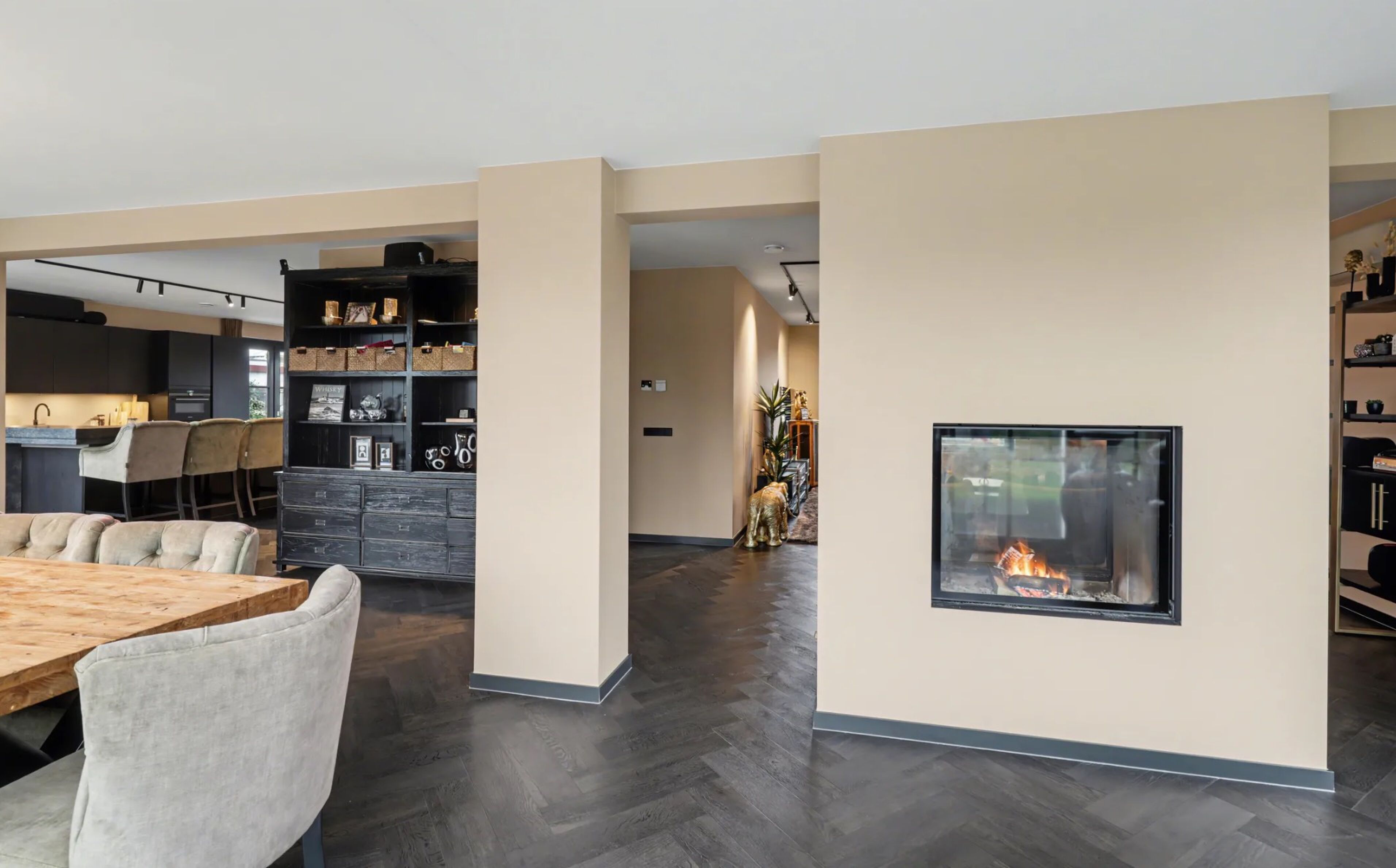 De woonkamer van de villa in Monster