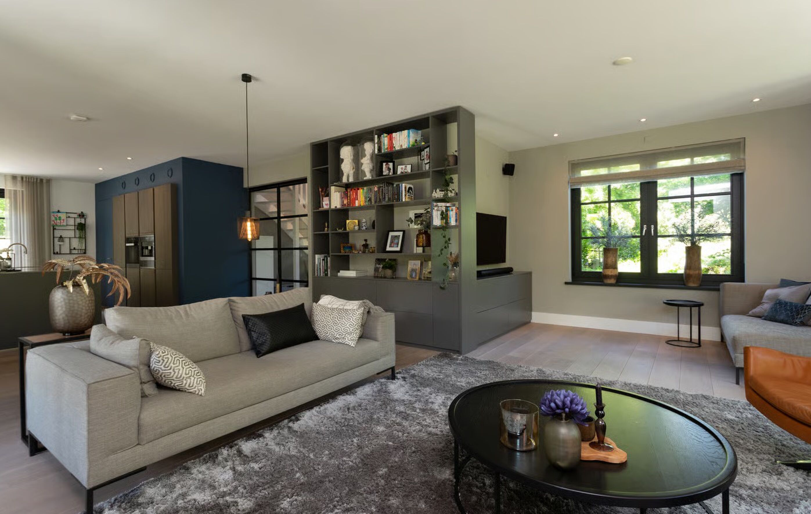De woonkamer van de villa in Noordwijkerhout