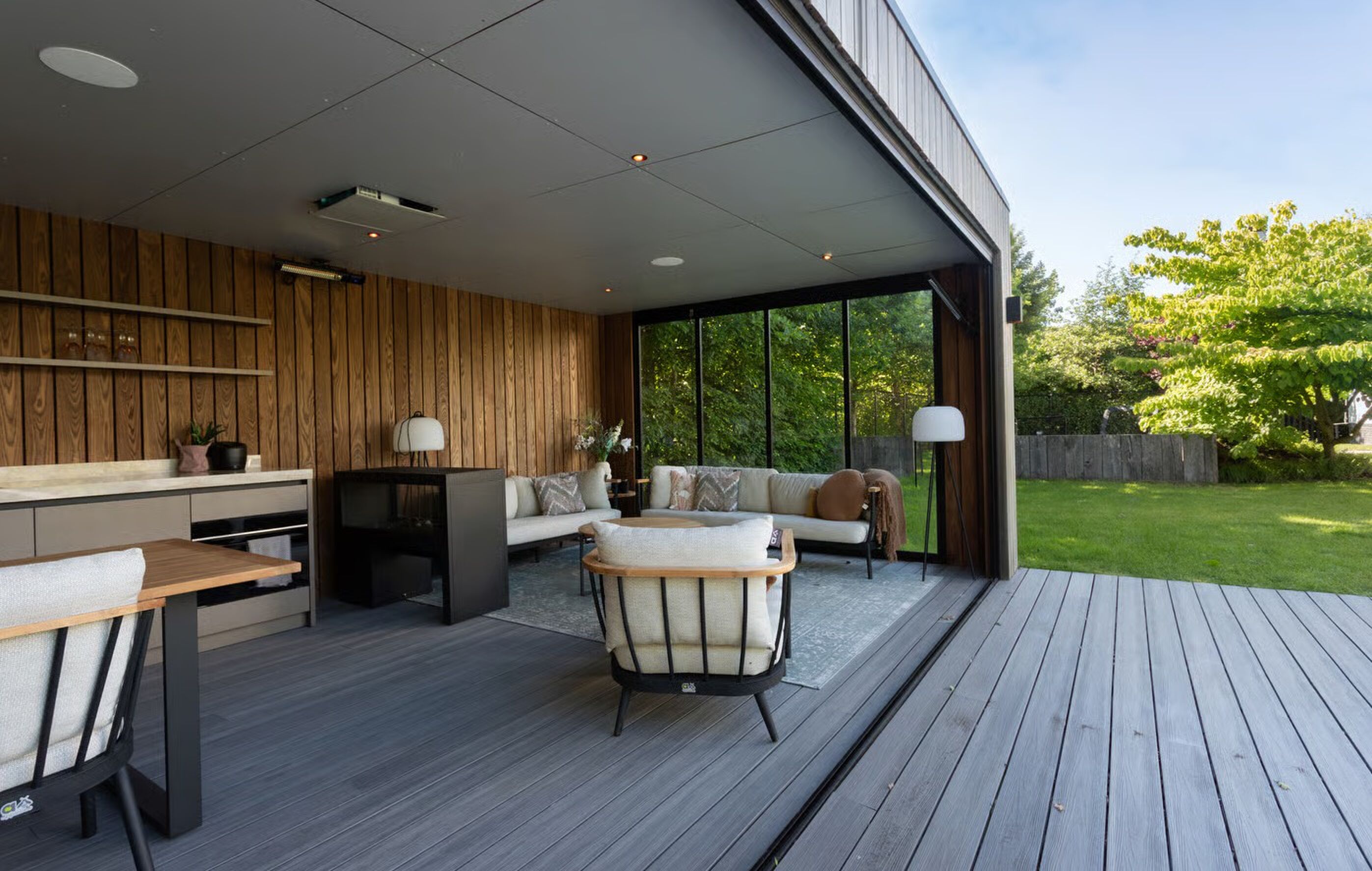 Het poolhouse bij de villa in Noordwijkerhout
