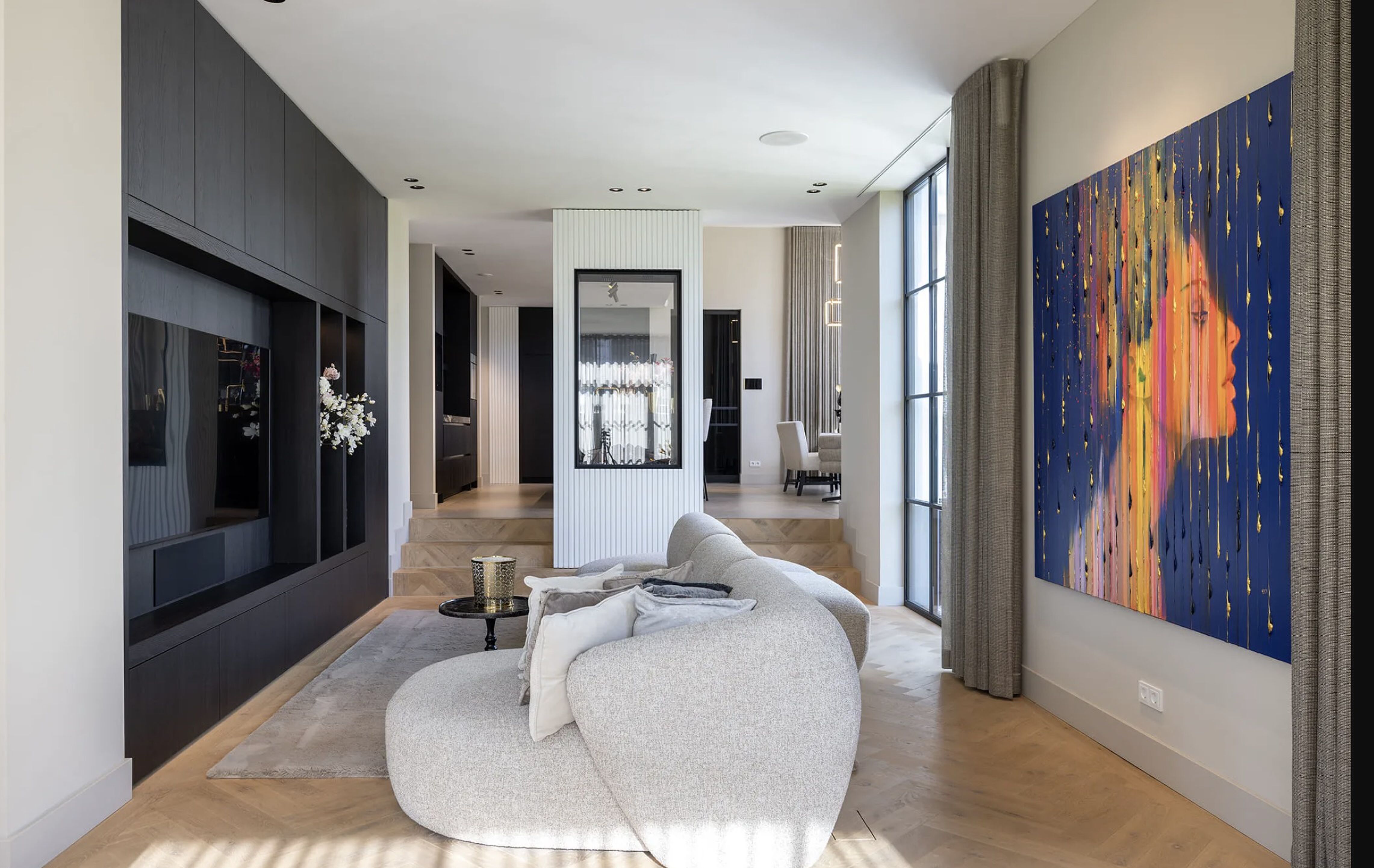 De woonkamer van de villa in Oisterwijk