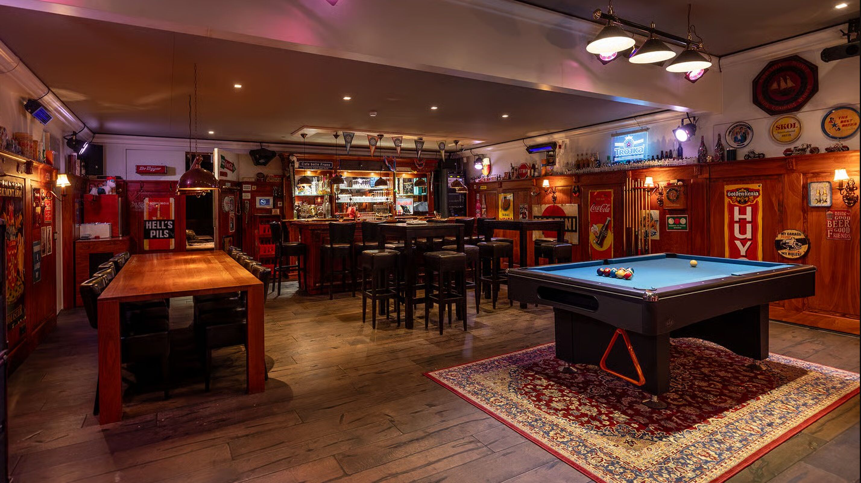 De bruine kroeg van de villa in Oss