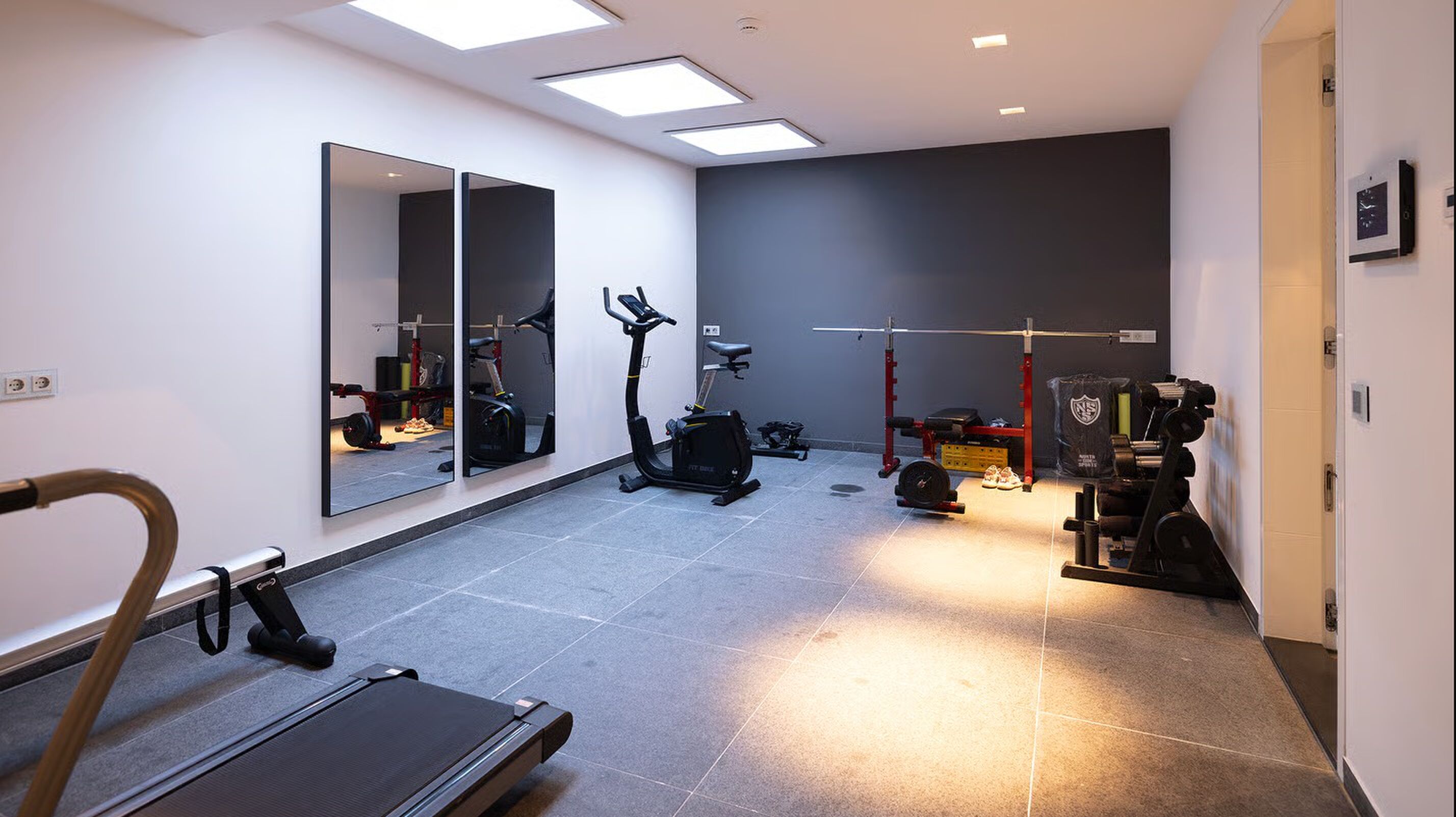 De homegym van de villa in Oss