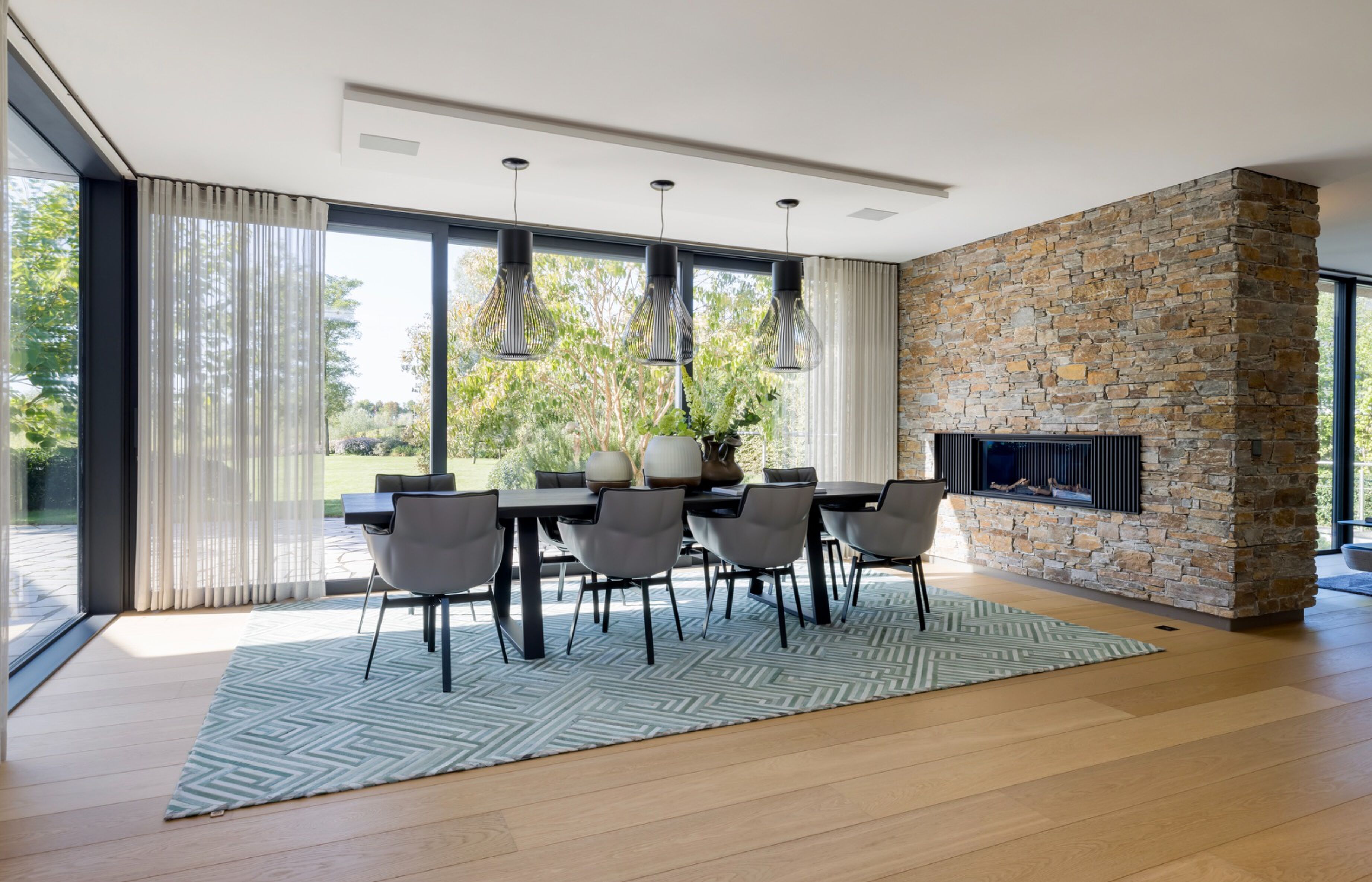 De eetkamer in de villa in Sint-Oedenrode