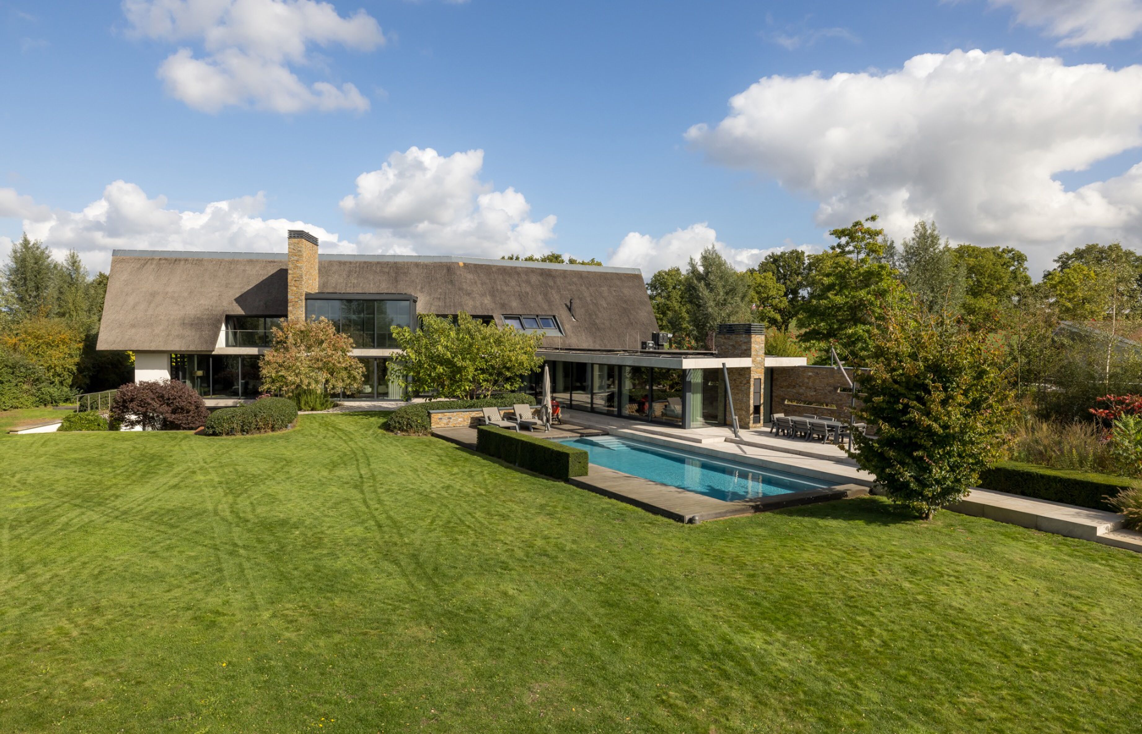 De achterzijde van de villa in Sint-Oedenrode