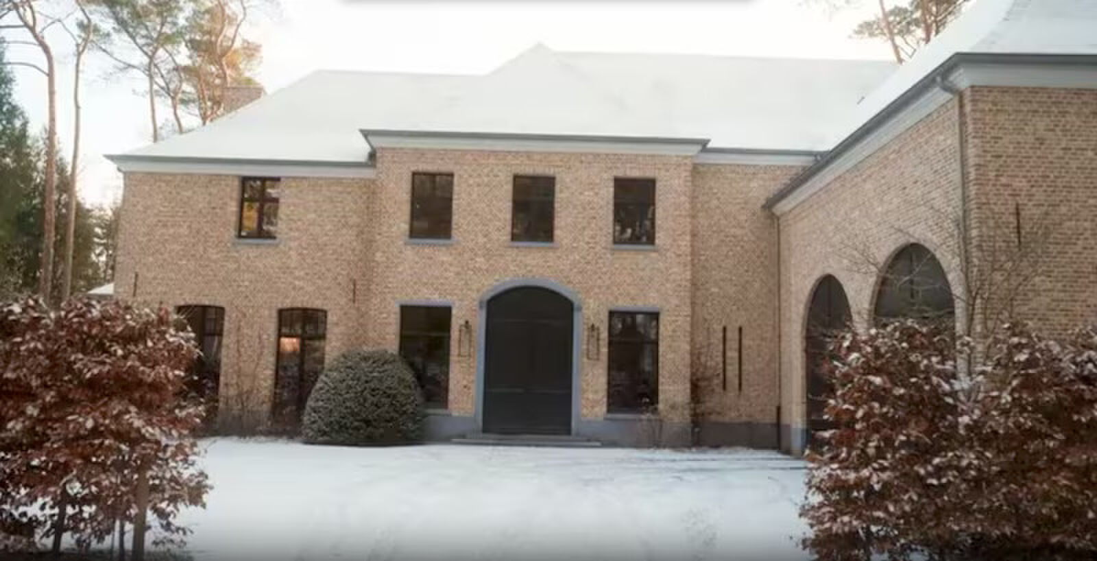 De voorzijde van de villa van Toby Alderweireld