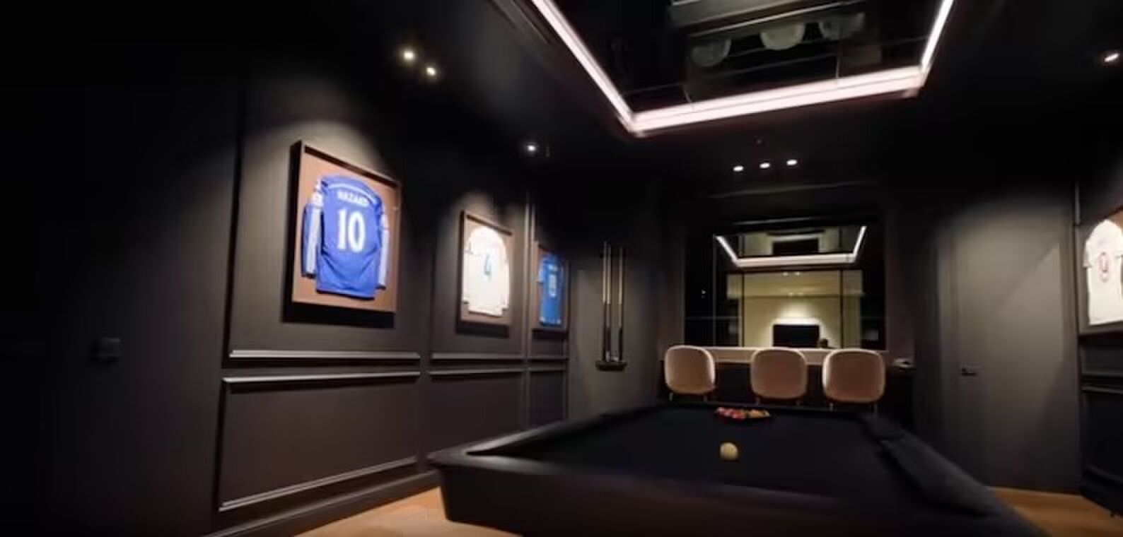 De mancave in de villa van Toby Alderweireld
