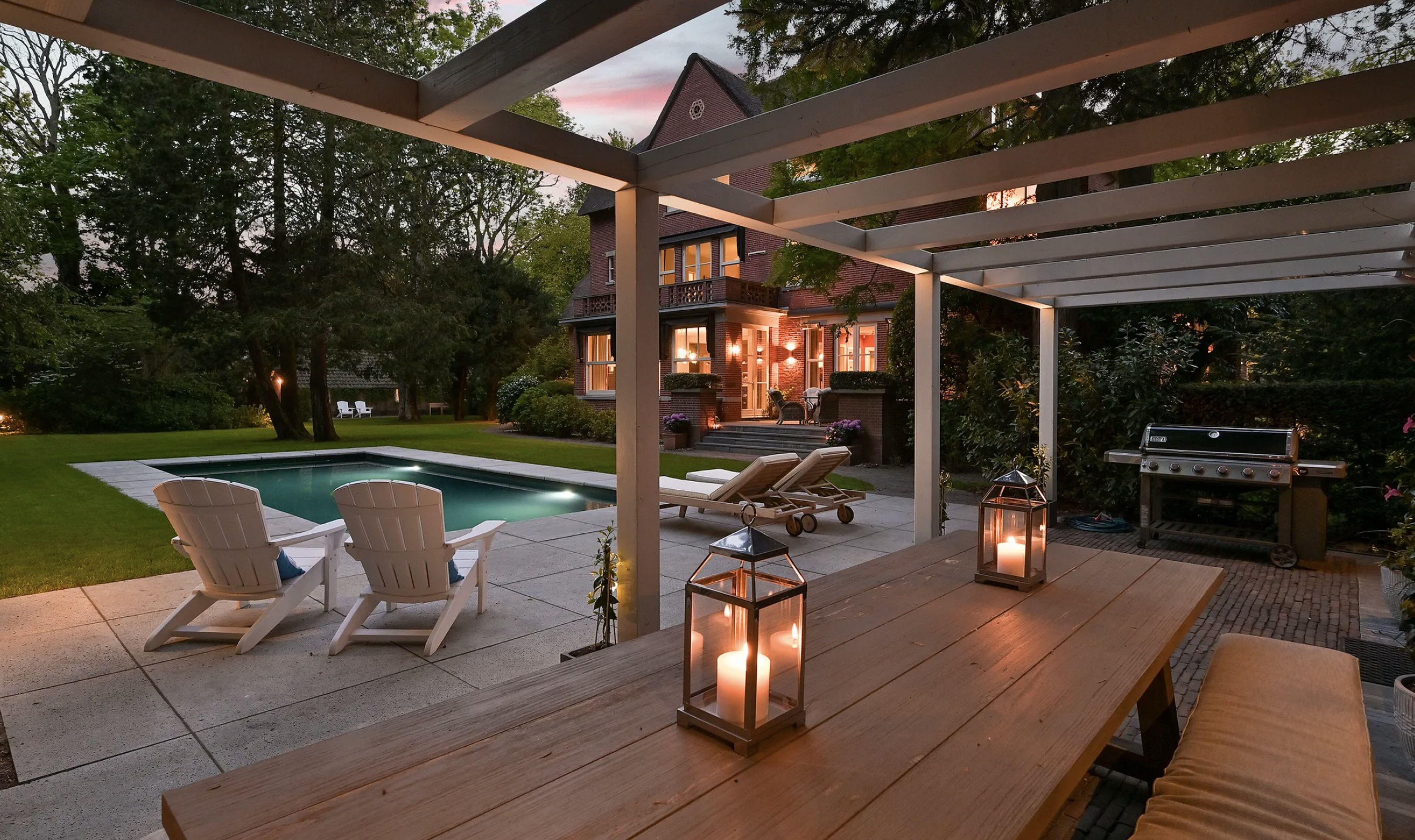 De tuin van de villa in Wassenaar