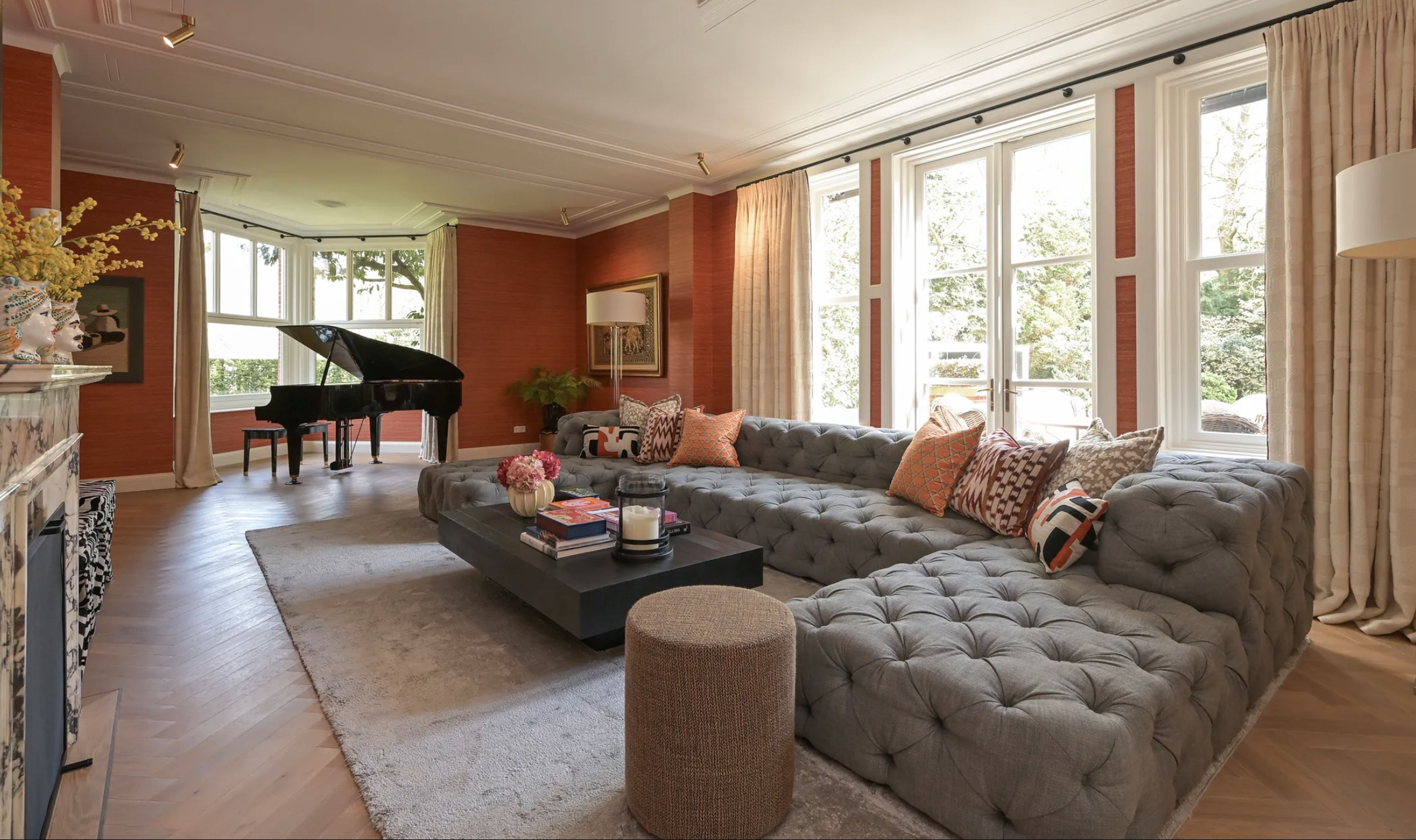 De woonkamer van de villa in Wassenaar