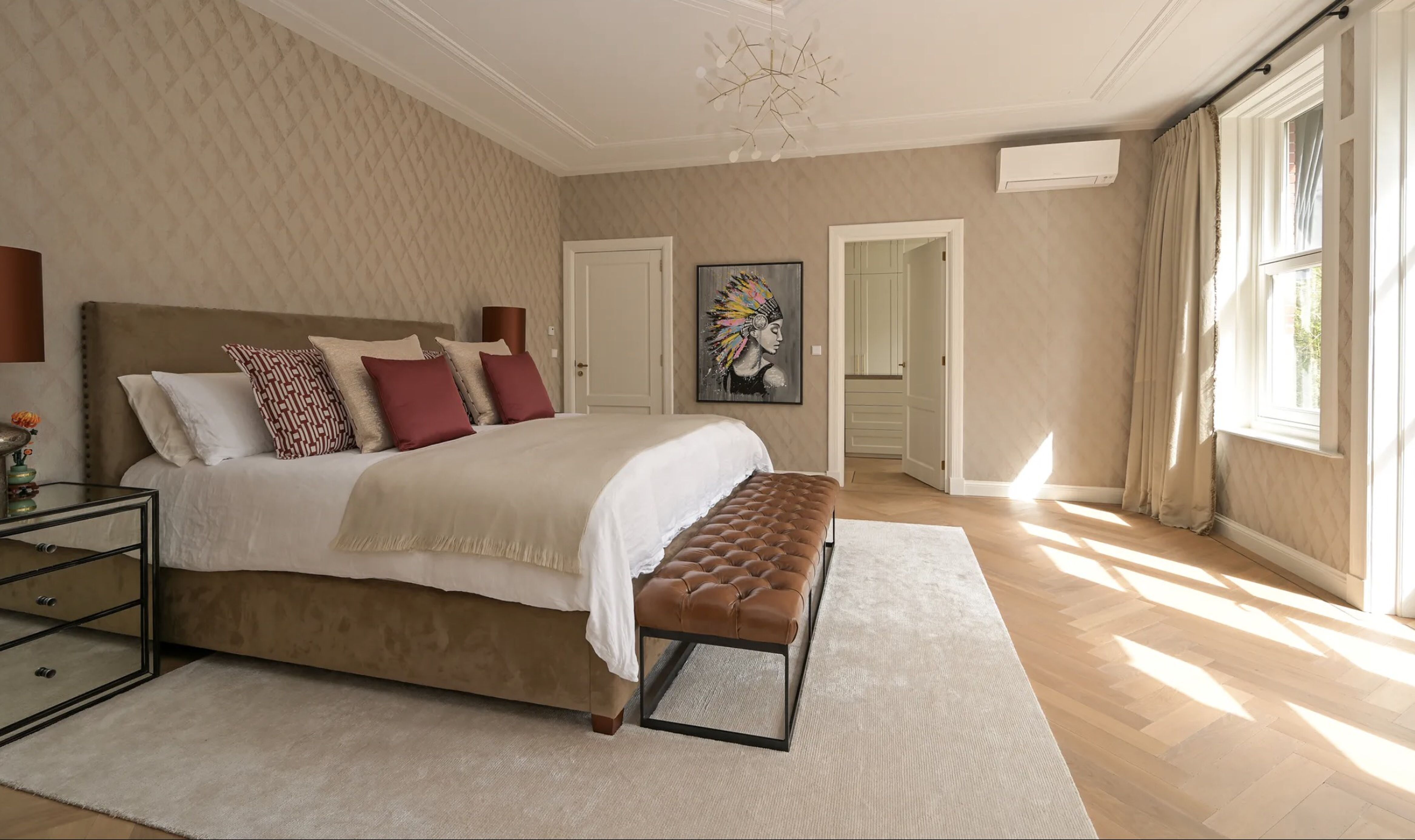 De slaapkamer van de villa in Wassenaar