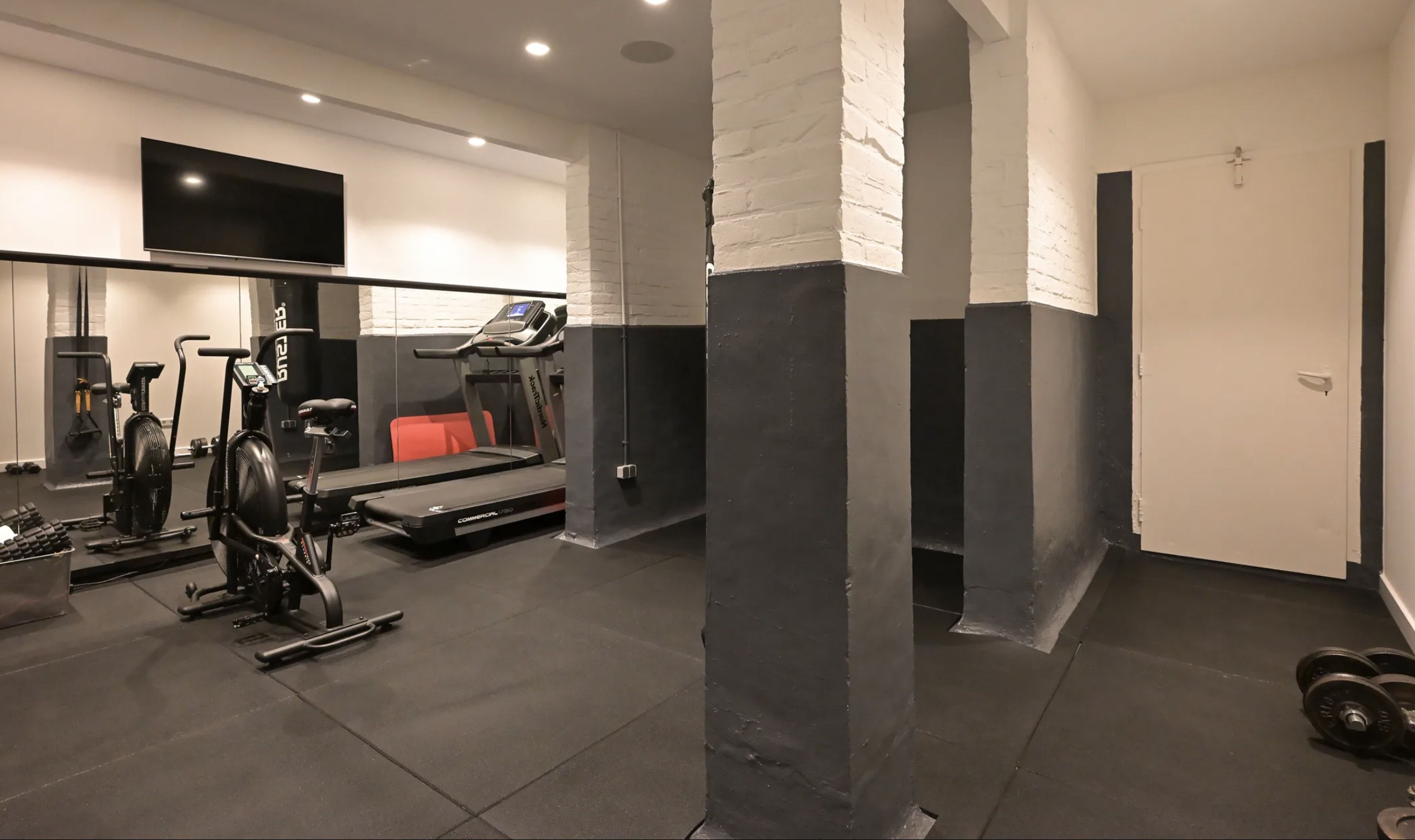 De homegym bij de villa in Wassenaar