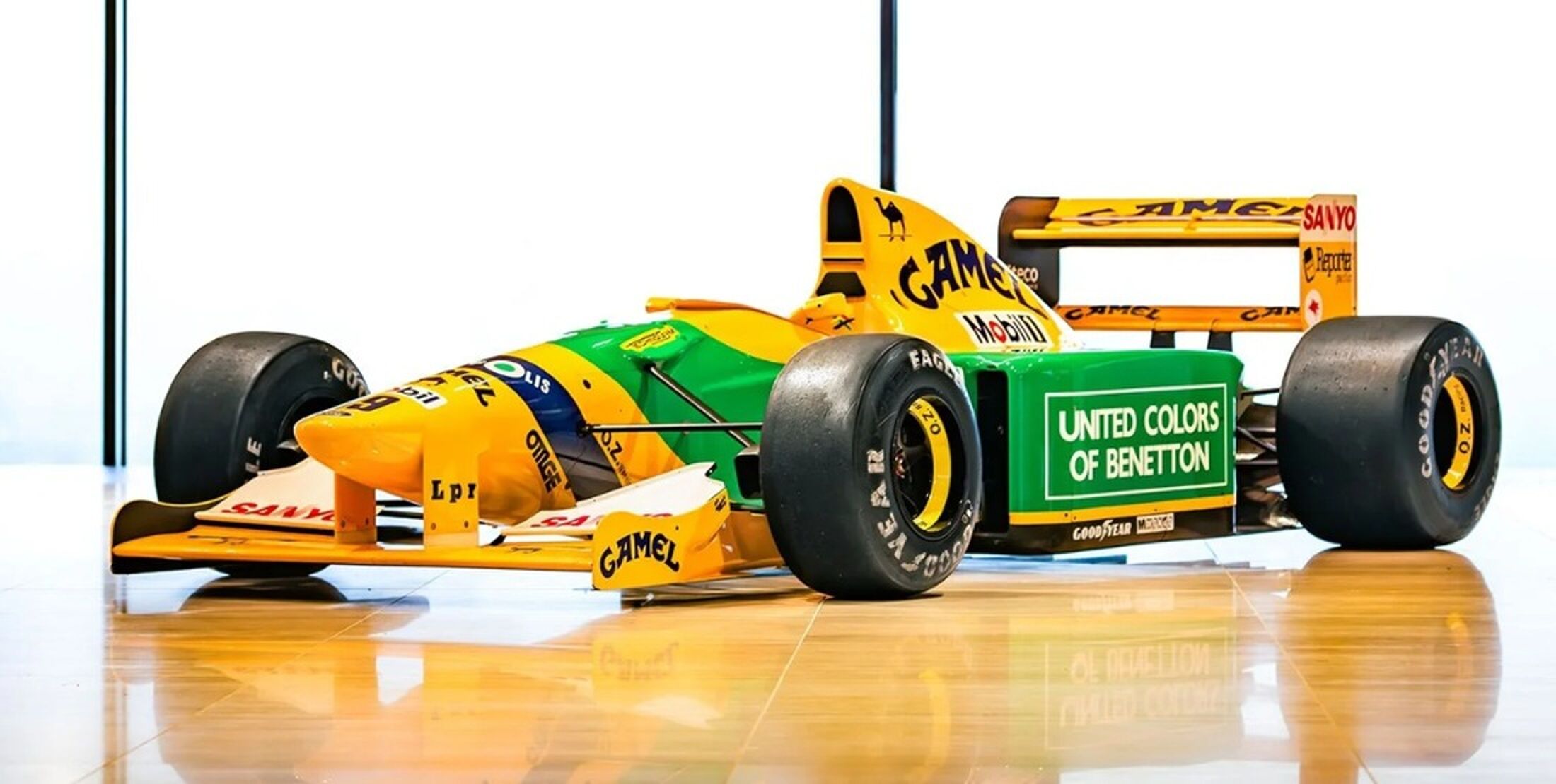 De voorzijde van de Formule 1-auto die werd verkocht op een veiling