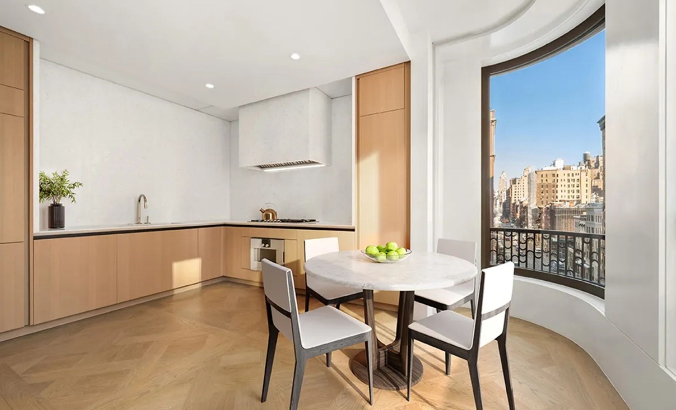 De keuken in de pied-&agrave;-terre van Giorgio Armani