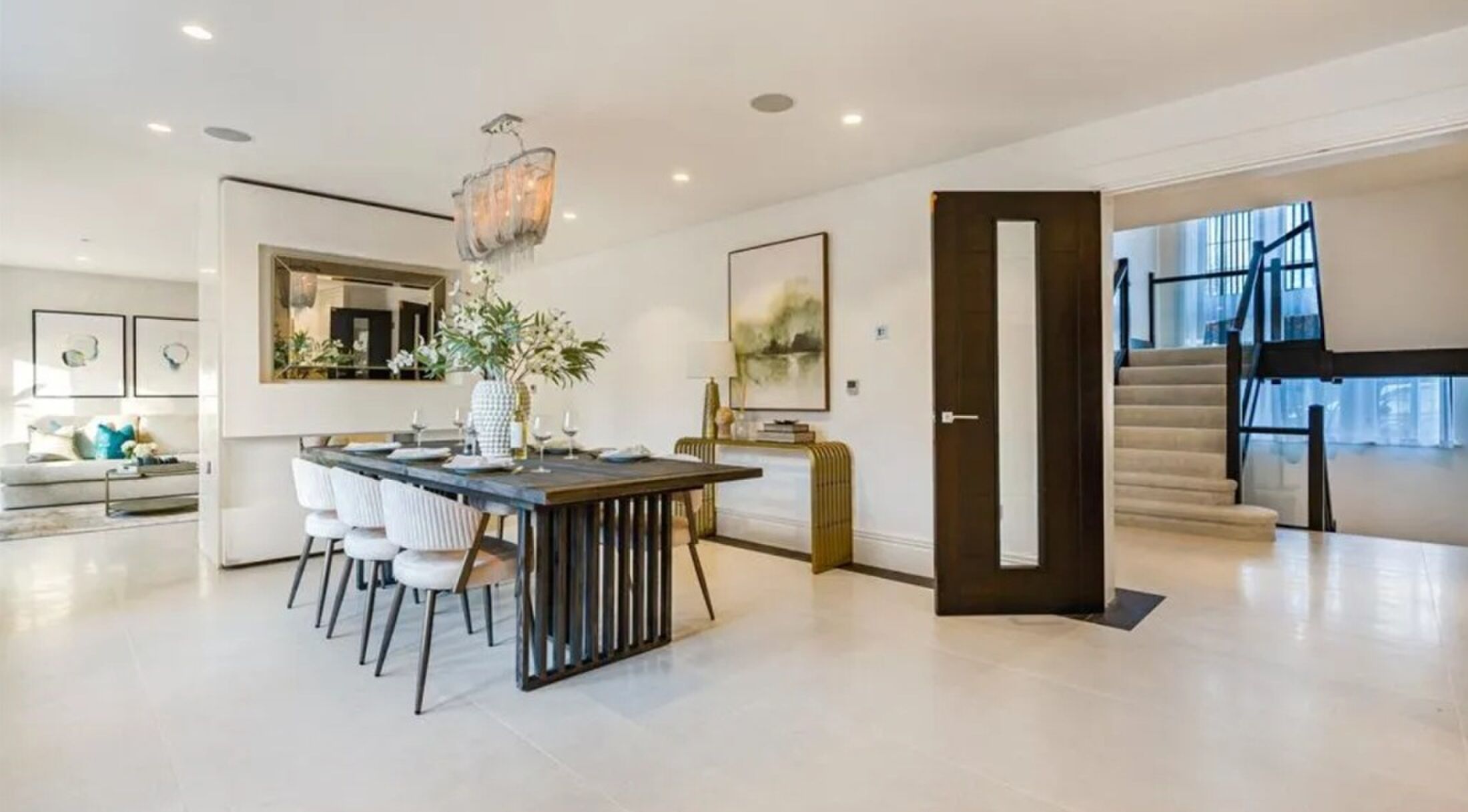 De begane grond van de villa van Vincent Kompany