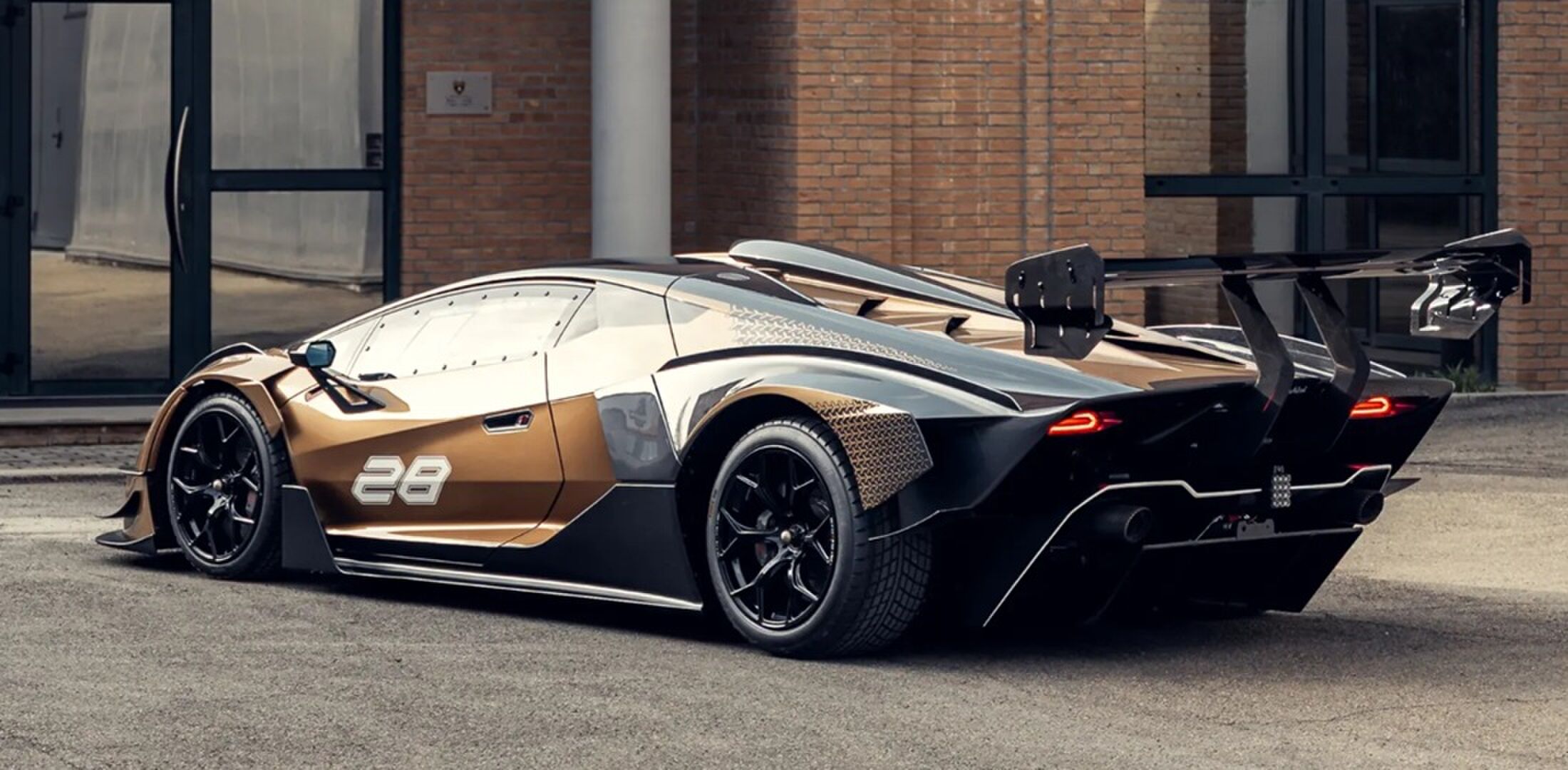 De achterzijde van de Lamborghini die een fikse waardedaling onderging