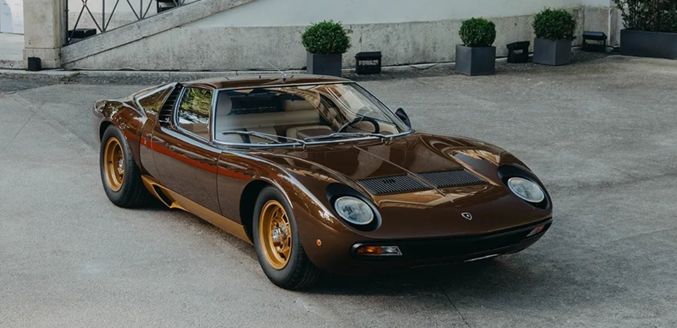 De voorzijde van de Lamborghini Miura