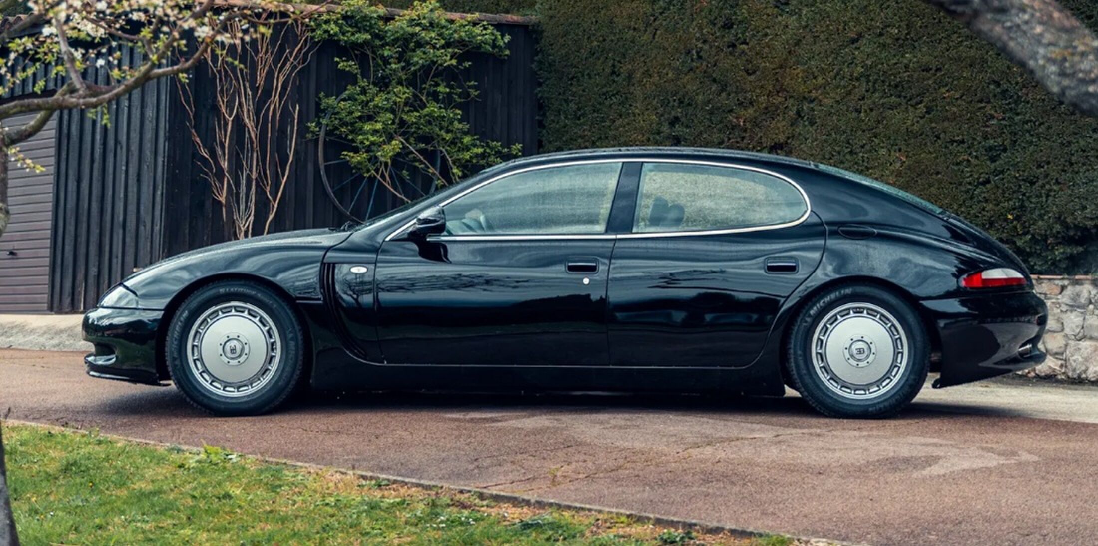 De zijkant van de Bugatti EB112