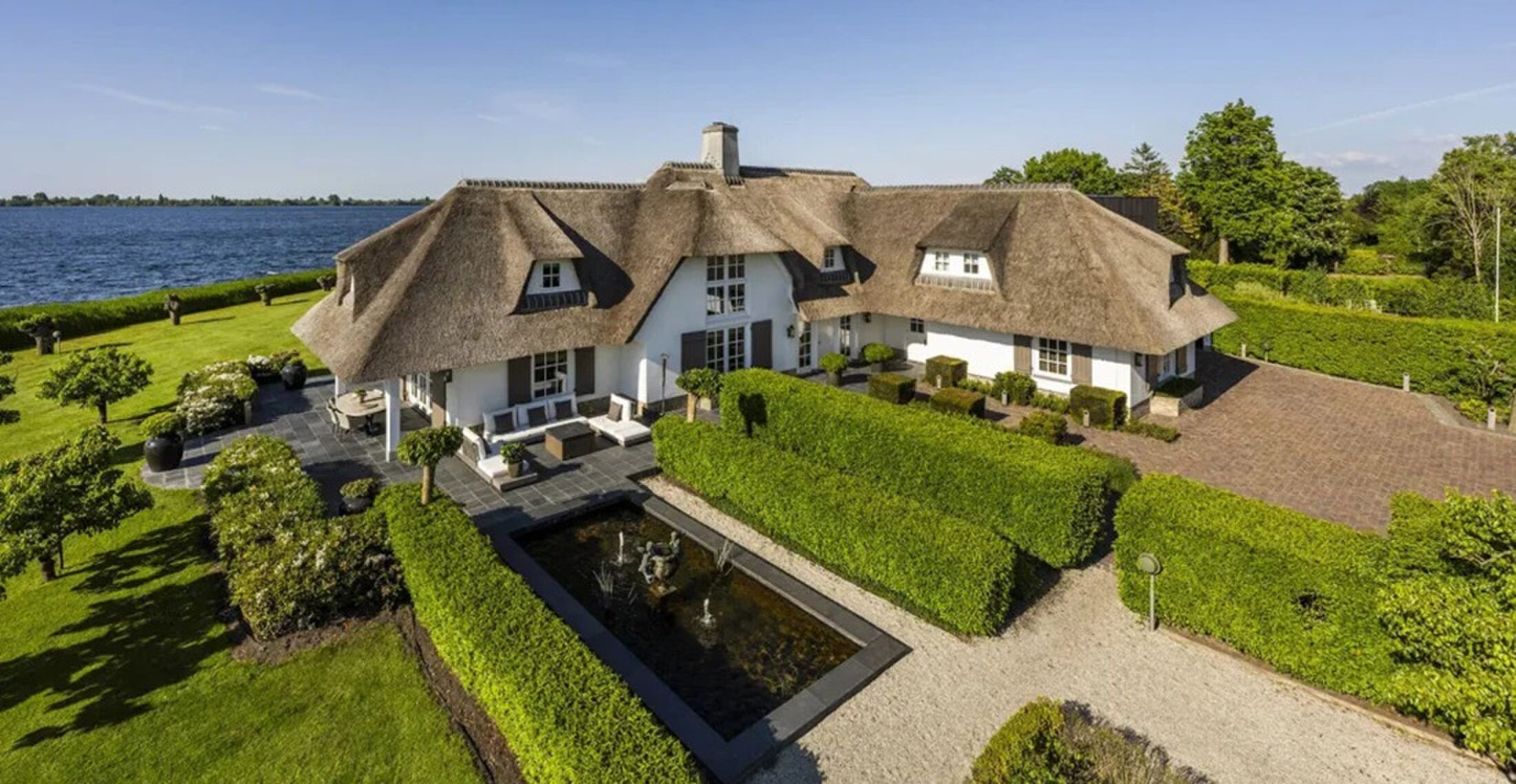 De buitenkant van de vrijstaande woning.