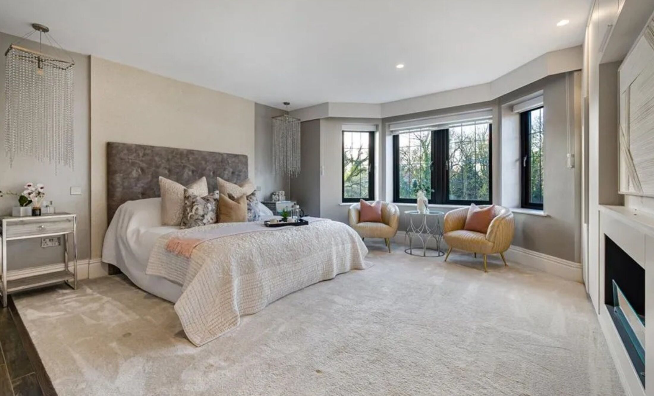 De masterbedroom in de villa van Vincent Kompany