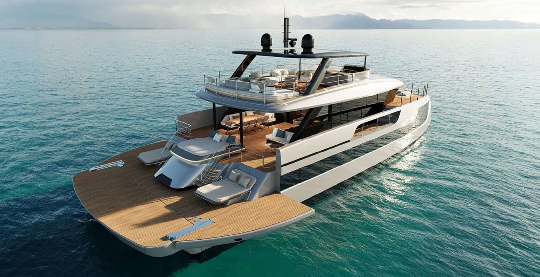 De achterzijde van de catamaran van Carlos Alcaraz