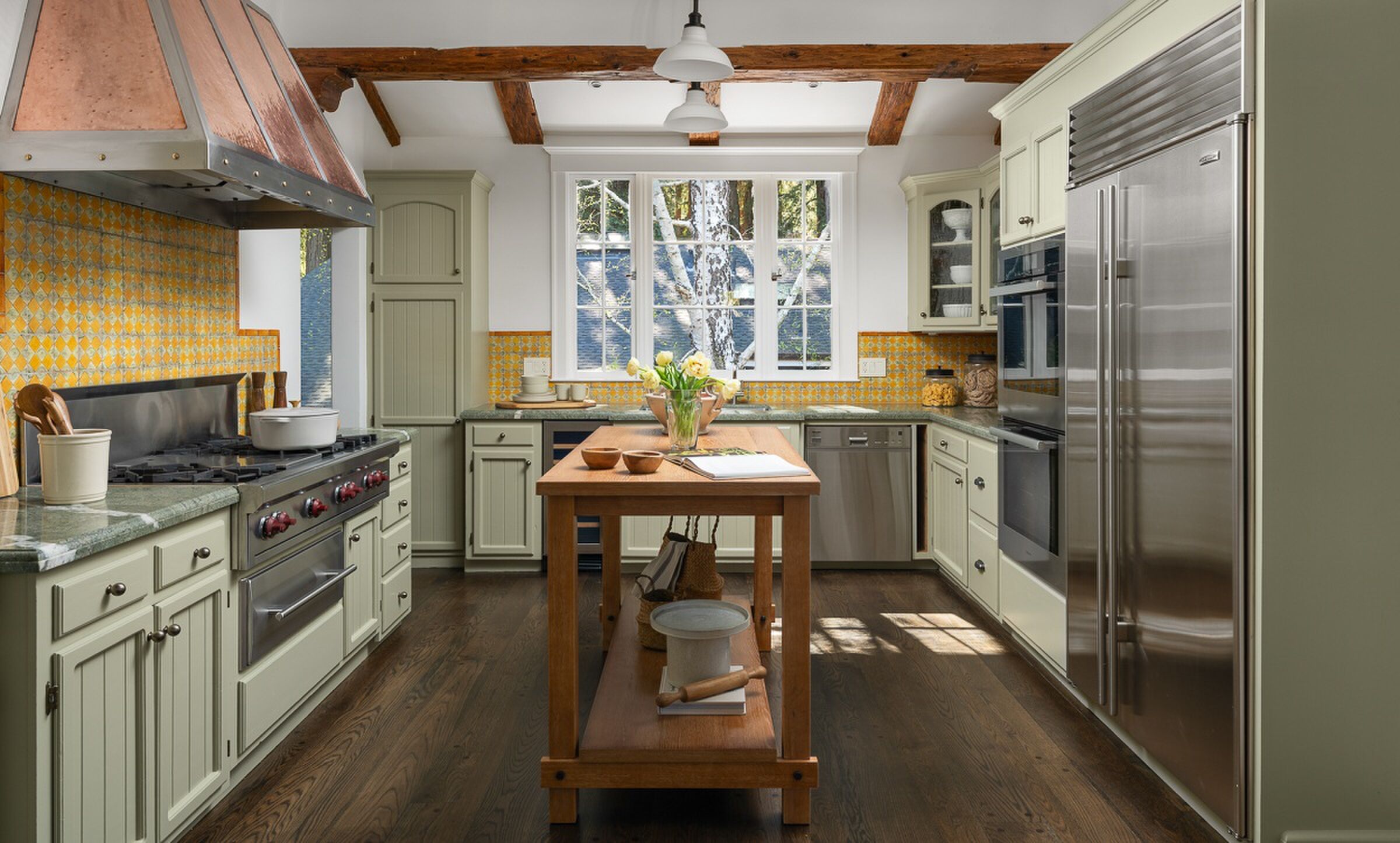 De klassieke keuken in het pand