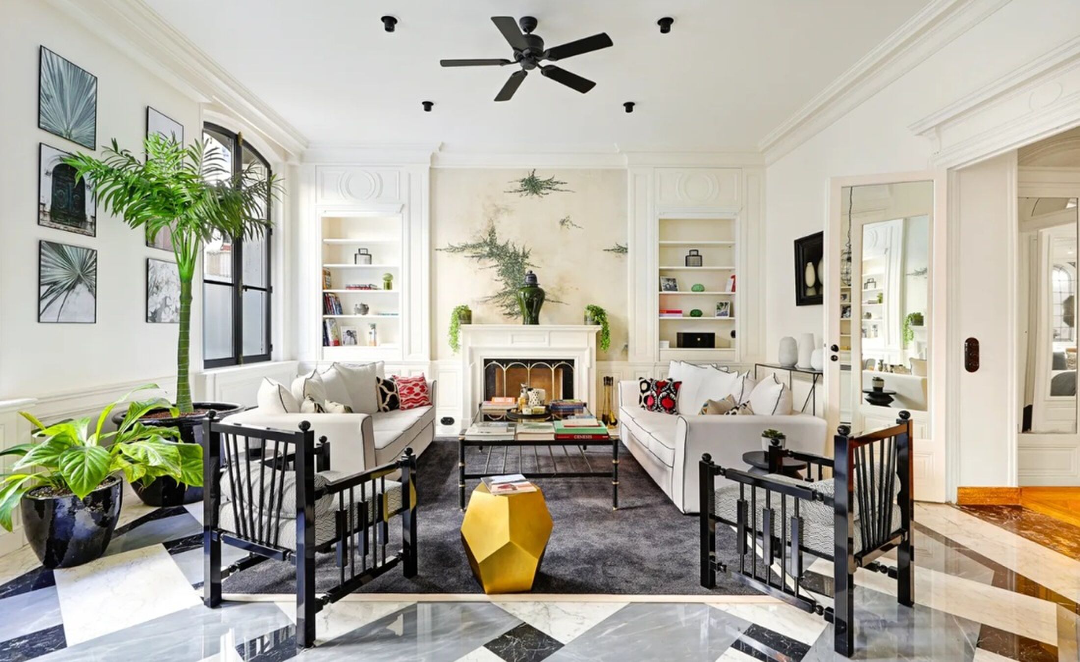 De living van het appartement waar Brigitte Bardot woonde