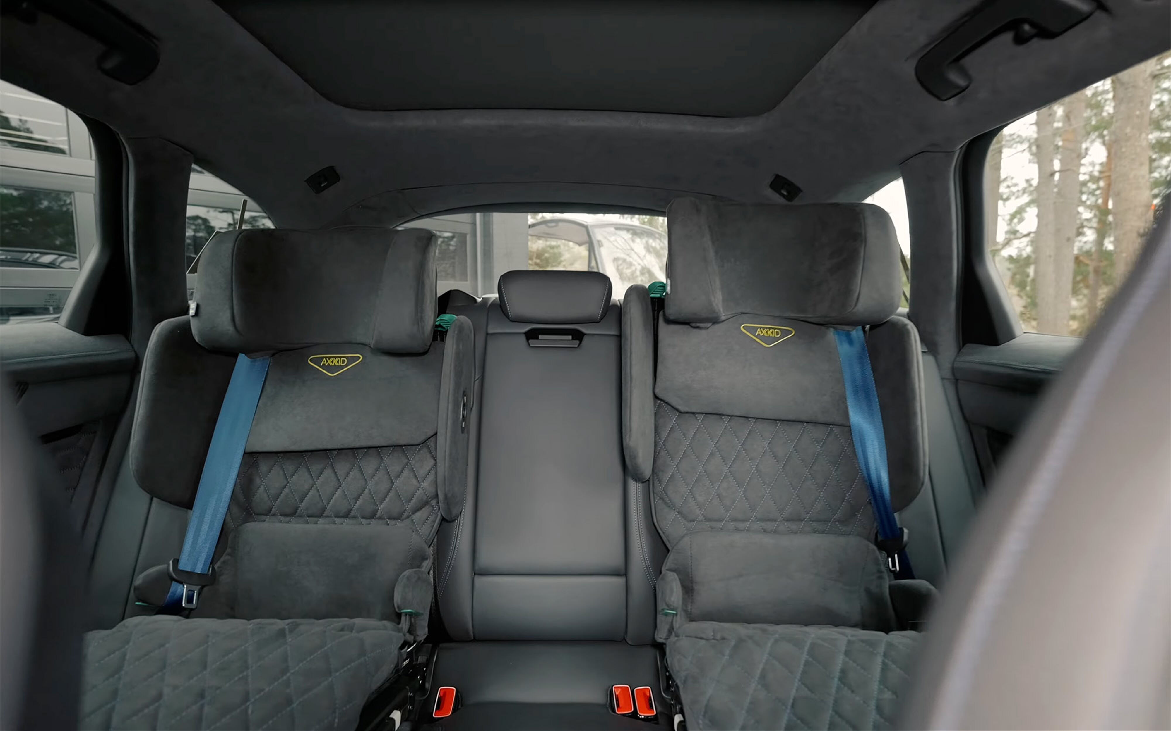 De speciale zitjes op de achterbank