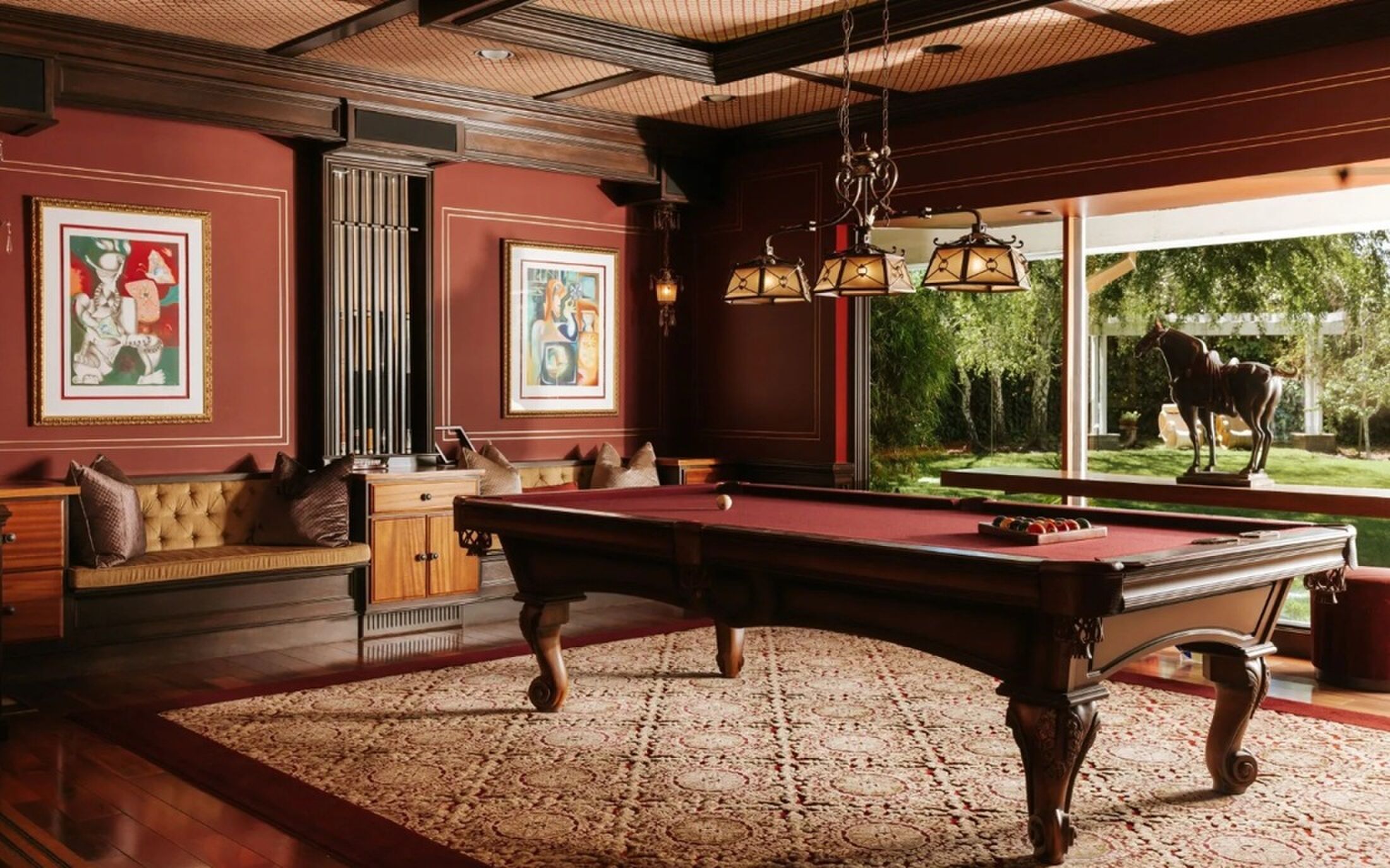 De kamer met pooltafel