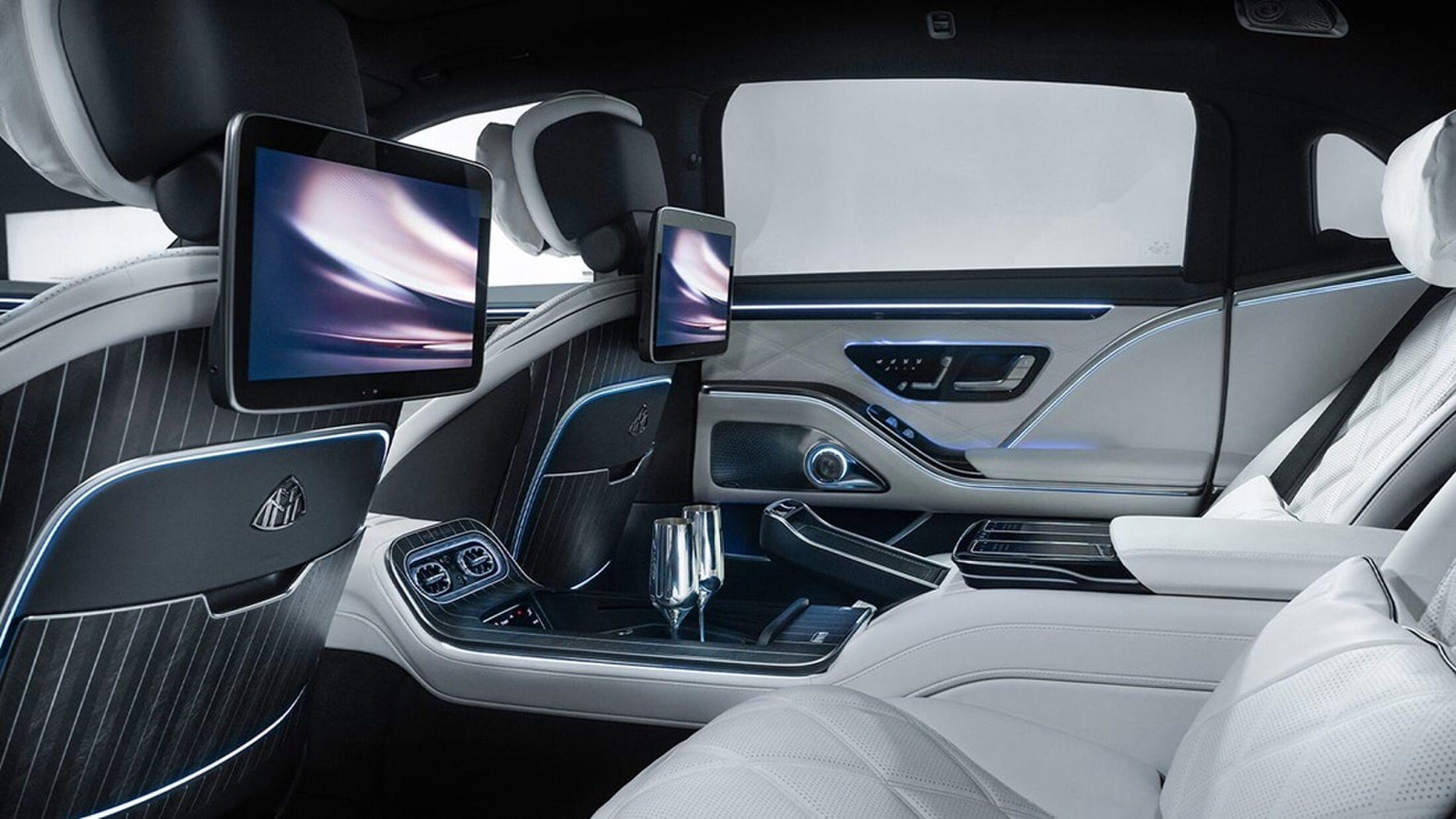 De super-de-luxe achterbank met massagestoelen