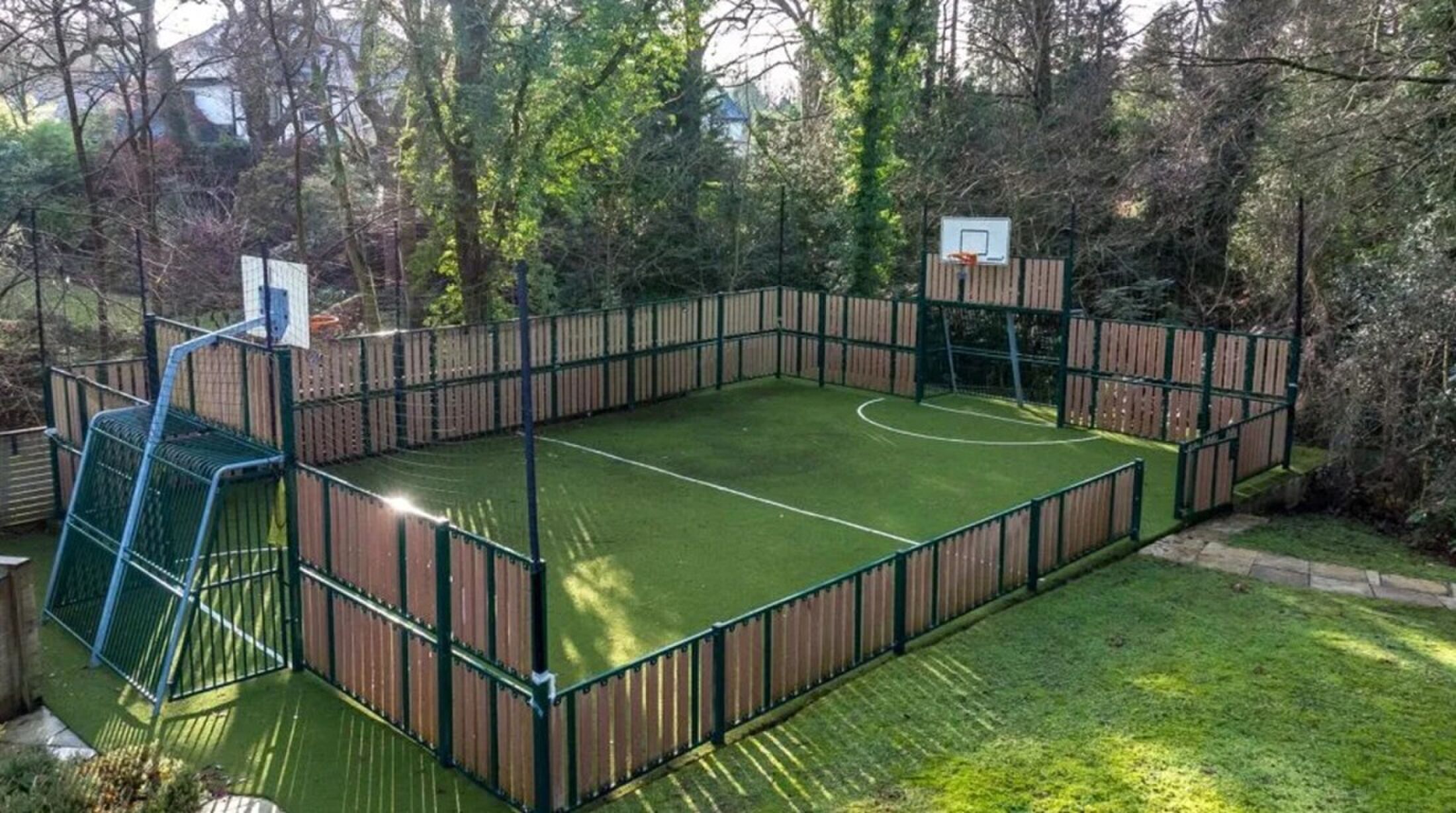 Het voetbalveldje in de achtertuin