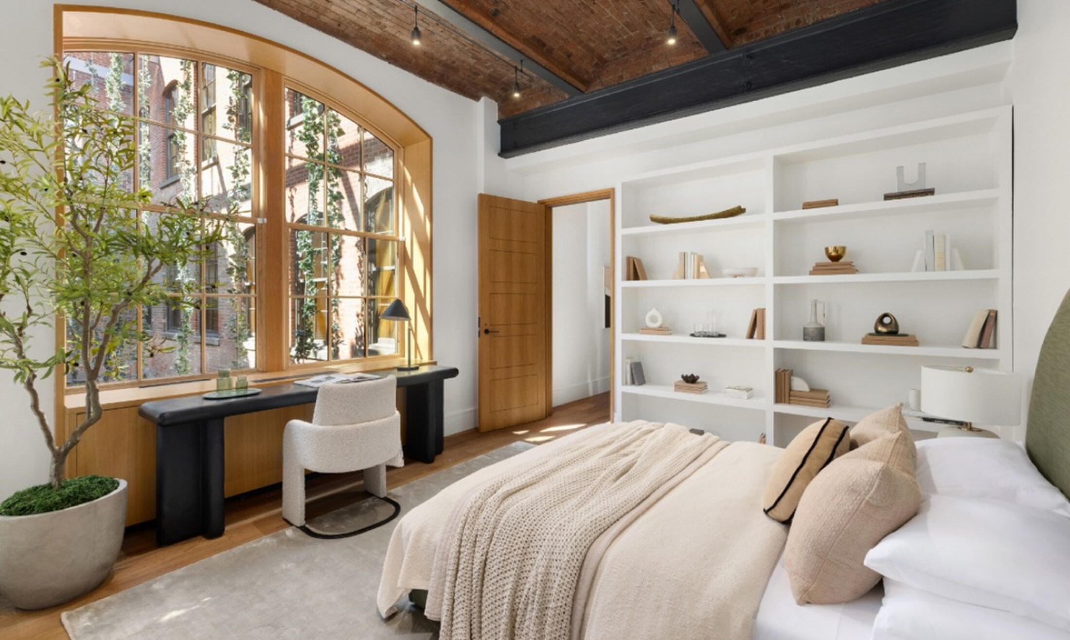 De luxueuze logeerkamer.