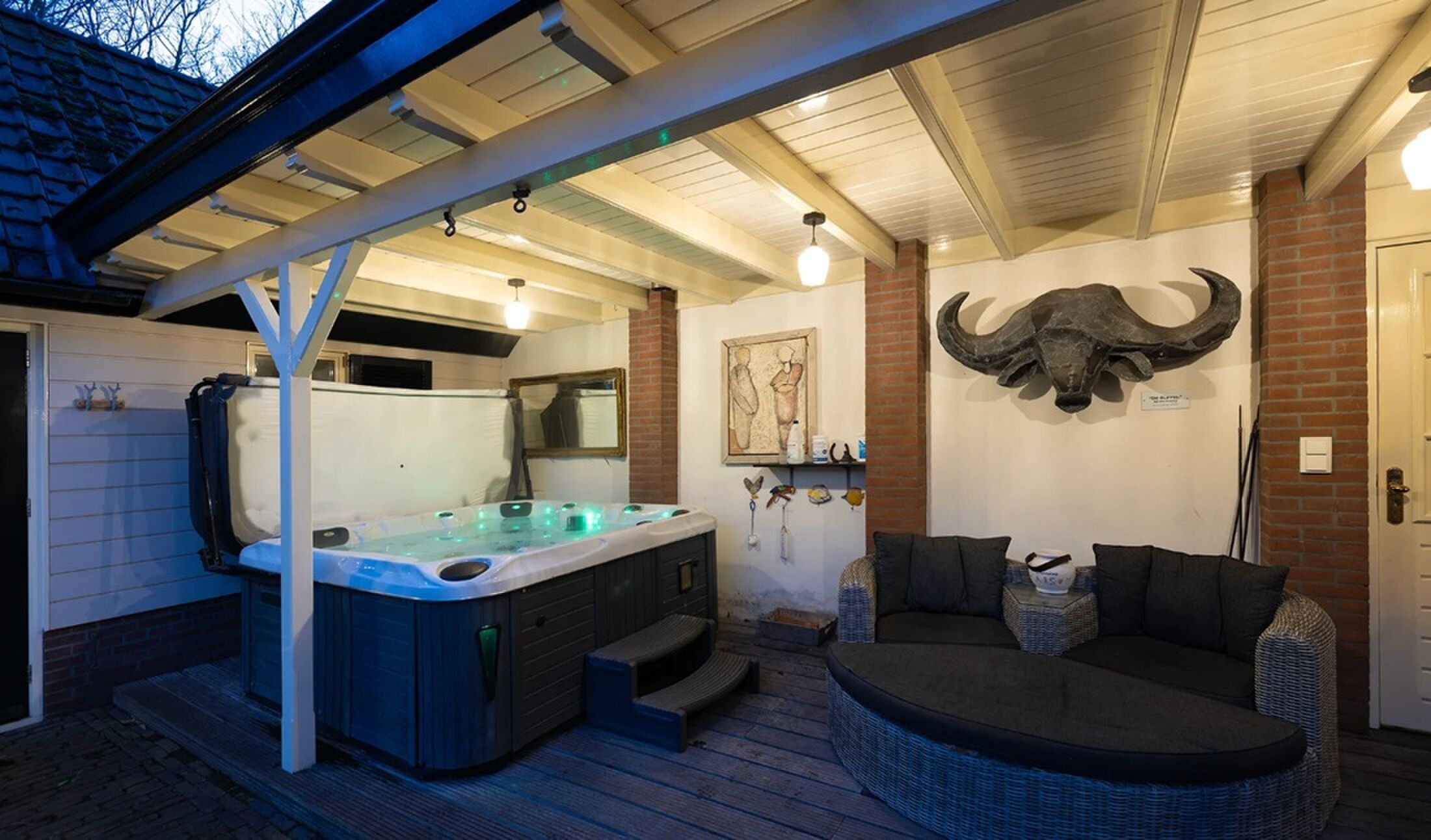 De jacuzzi in de achtertuin