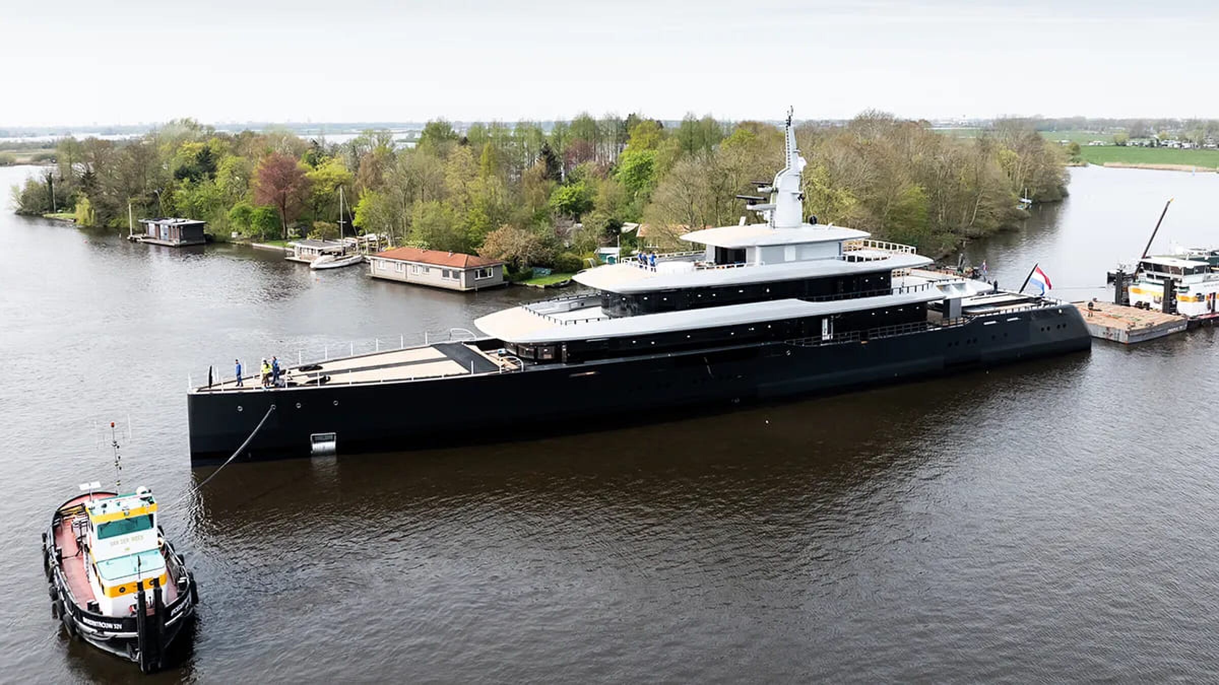 De zijkant van het nieuwe Feadship-superjacht Thalassa