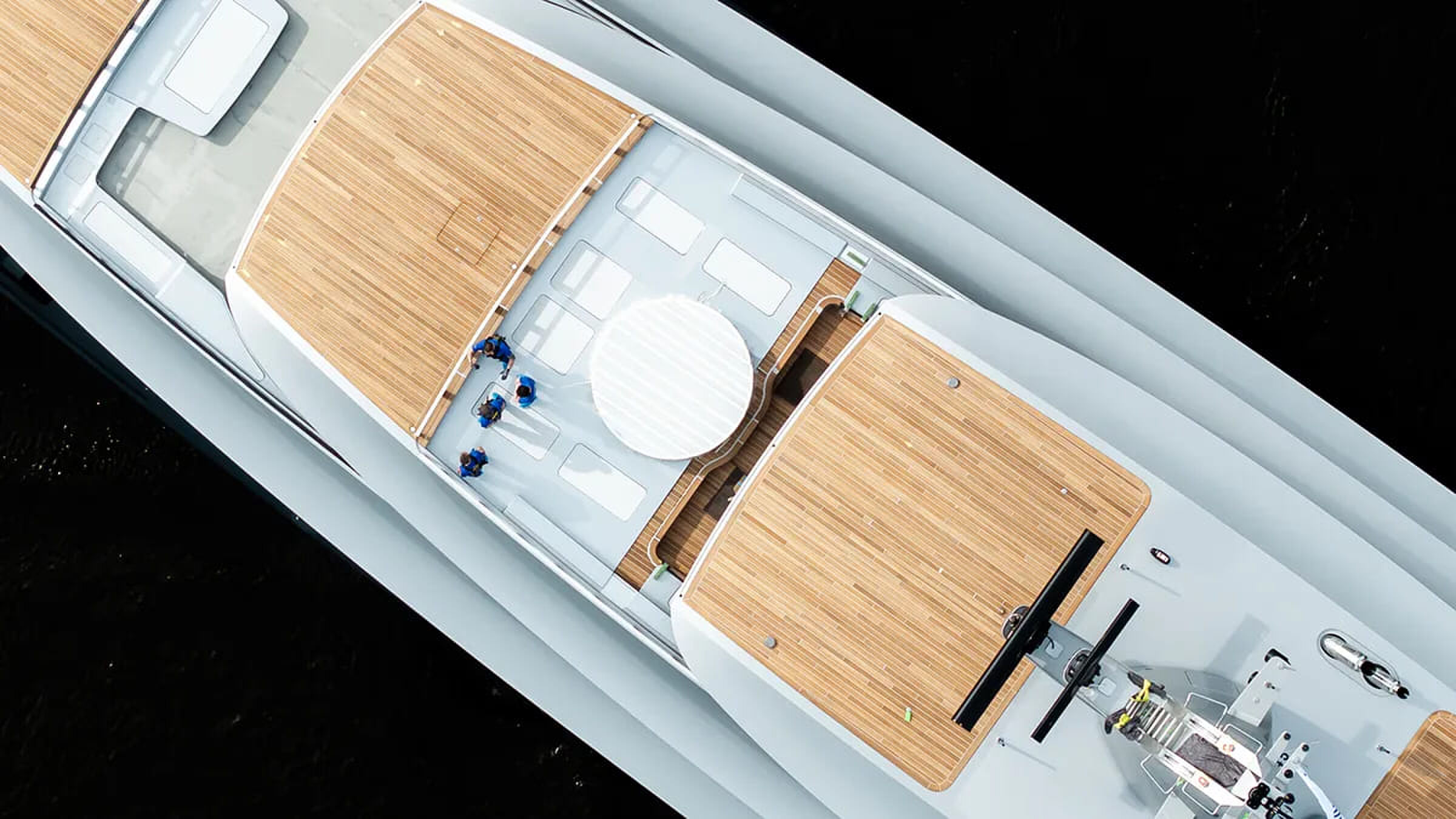 Het Feadship-superjacht Thalassa van boven