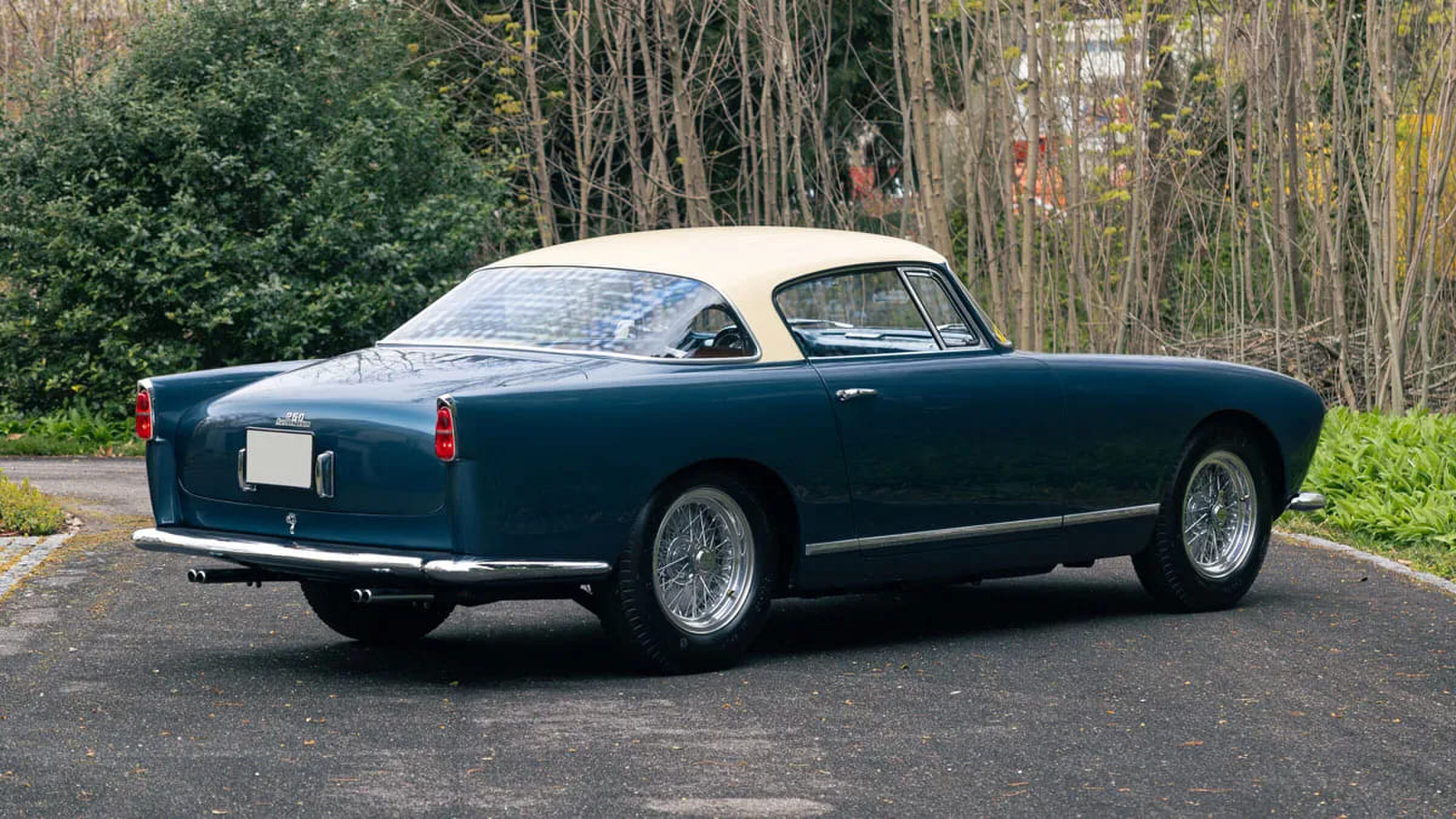 De achterzijde van de Ferrari GT uit 1956