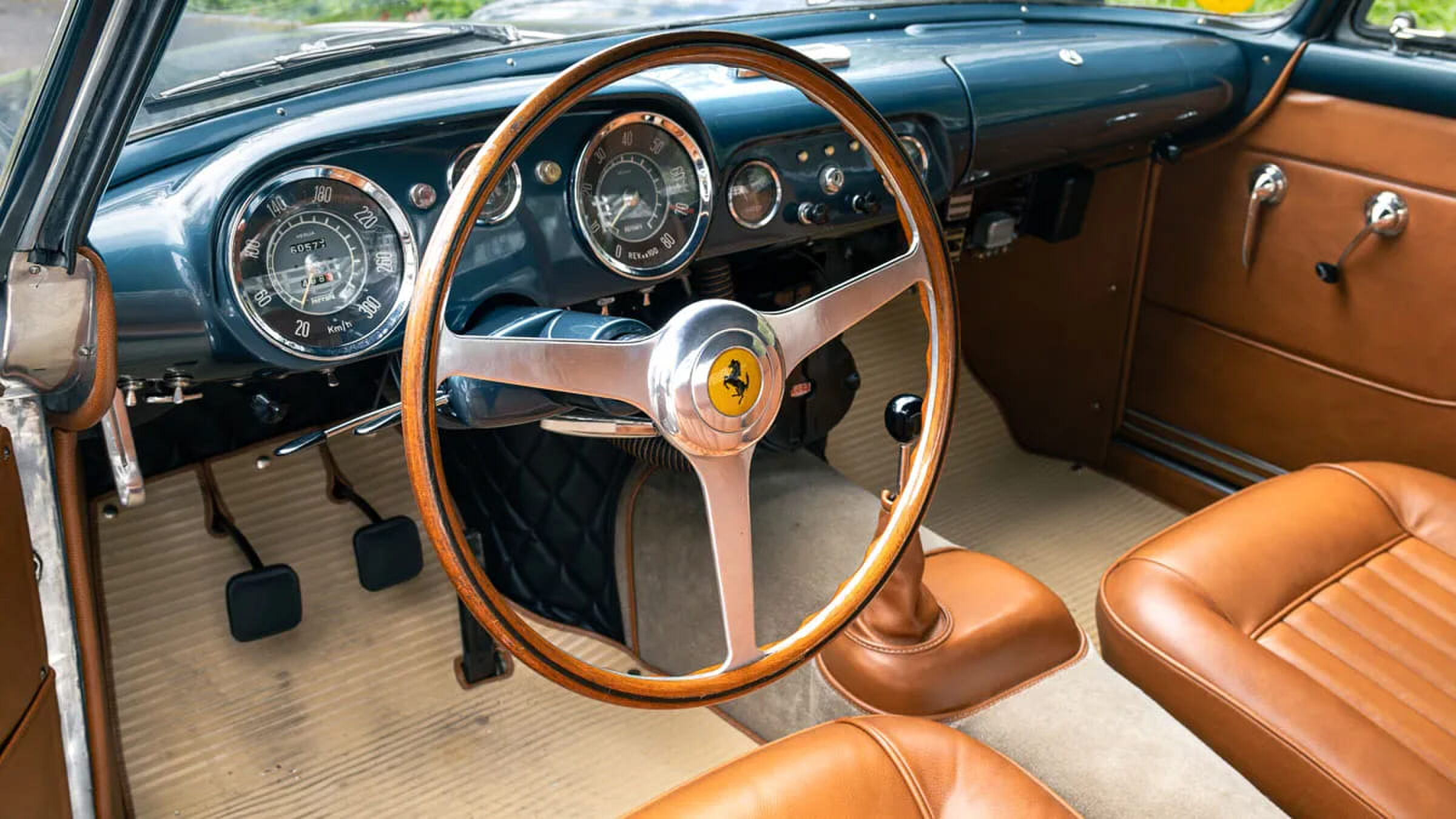 Het interieur van de Ferrari GT uit 1956