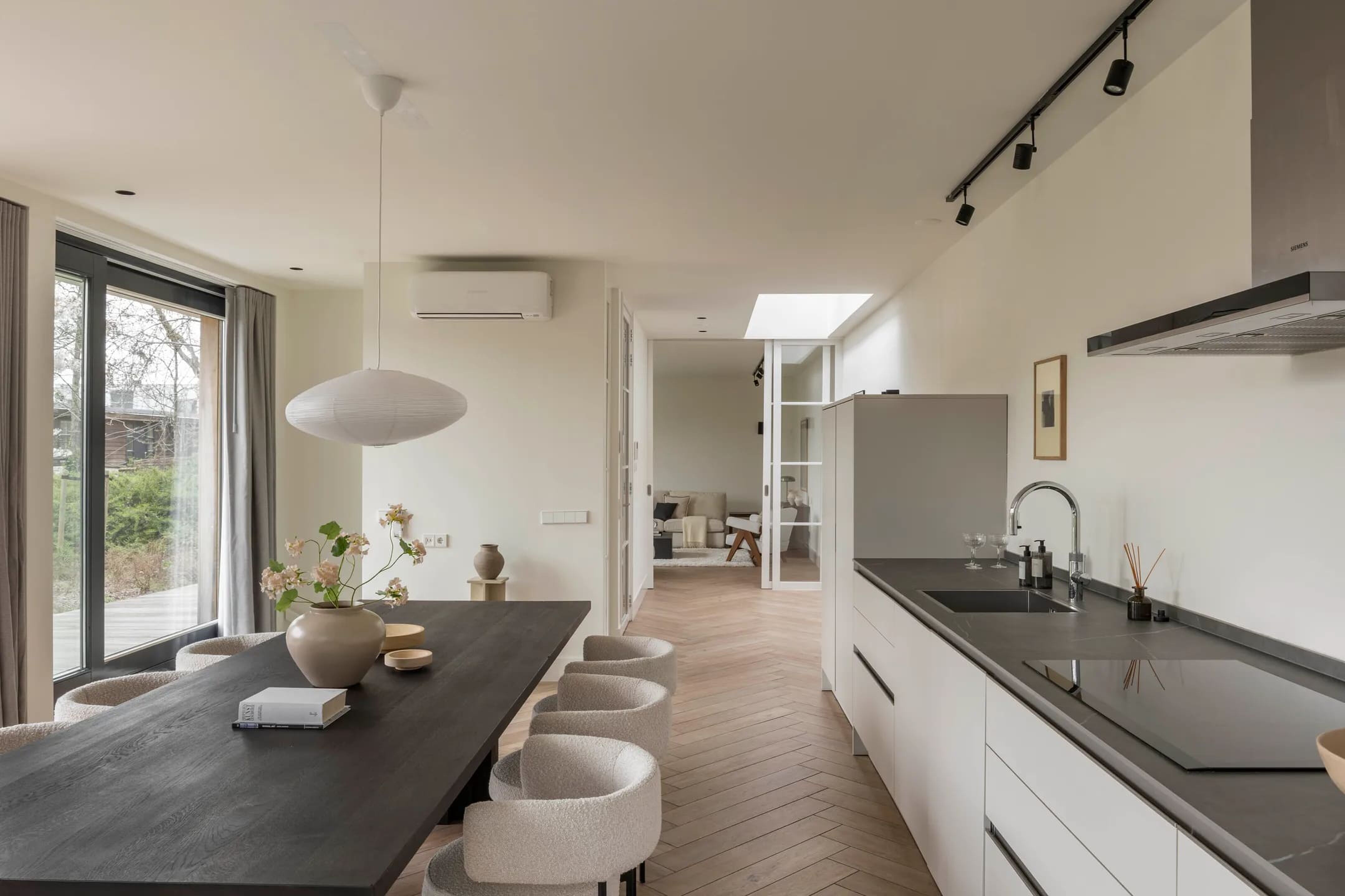 De keuken in de villa van Glennis Grace