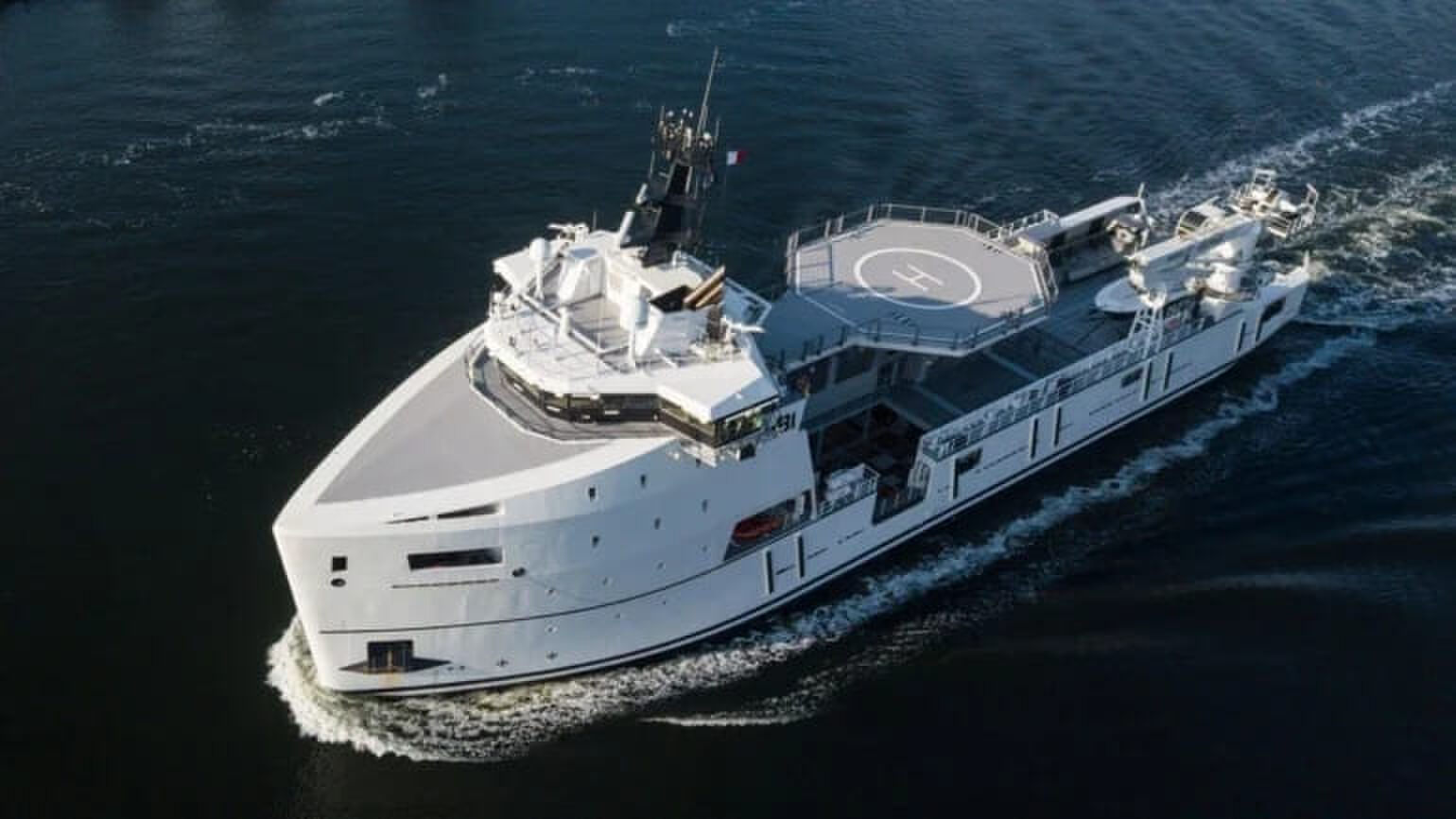 De L Symphony in de zee van boven