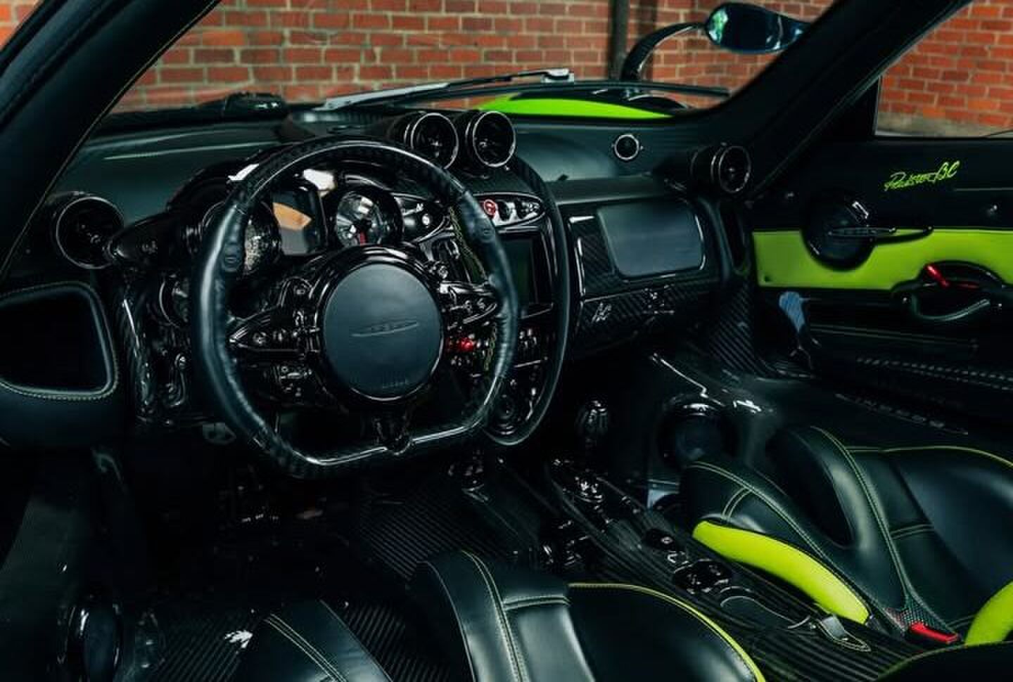 Interieur van de groene Pagani