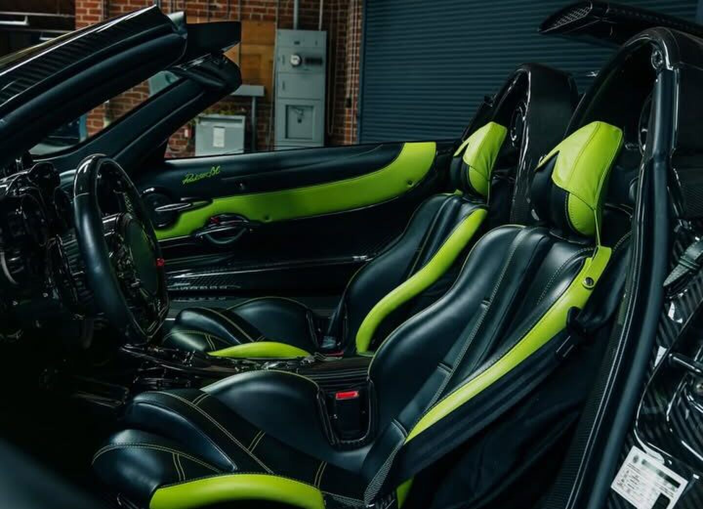 De stoelen van de groene Pagani