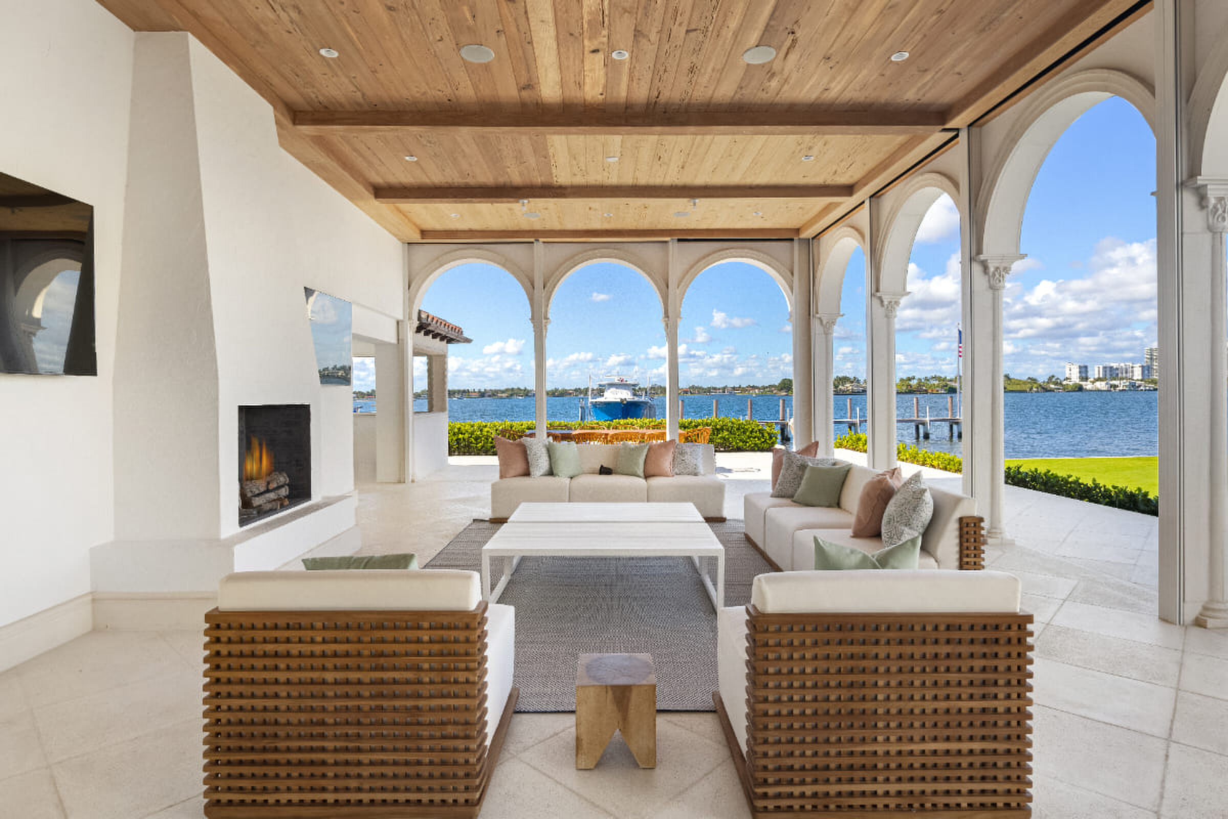 Het terras bij de woning in Palm Beach
