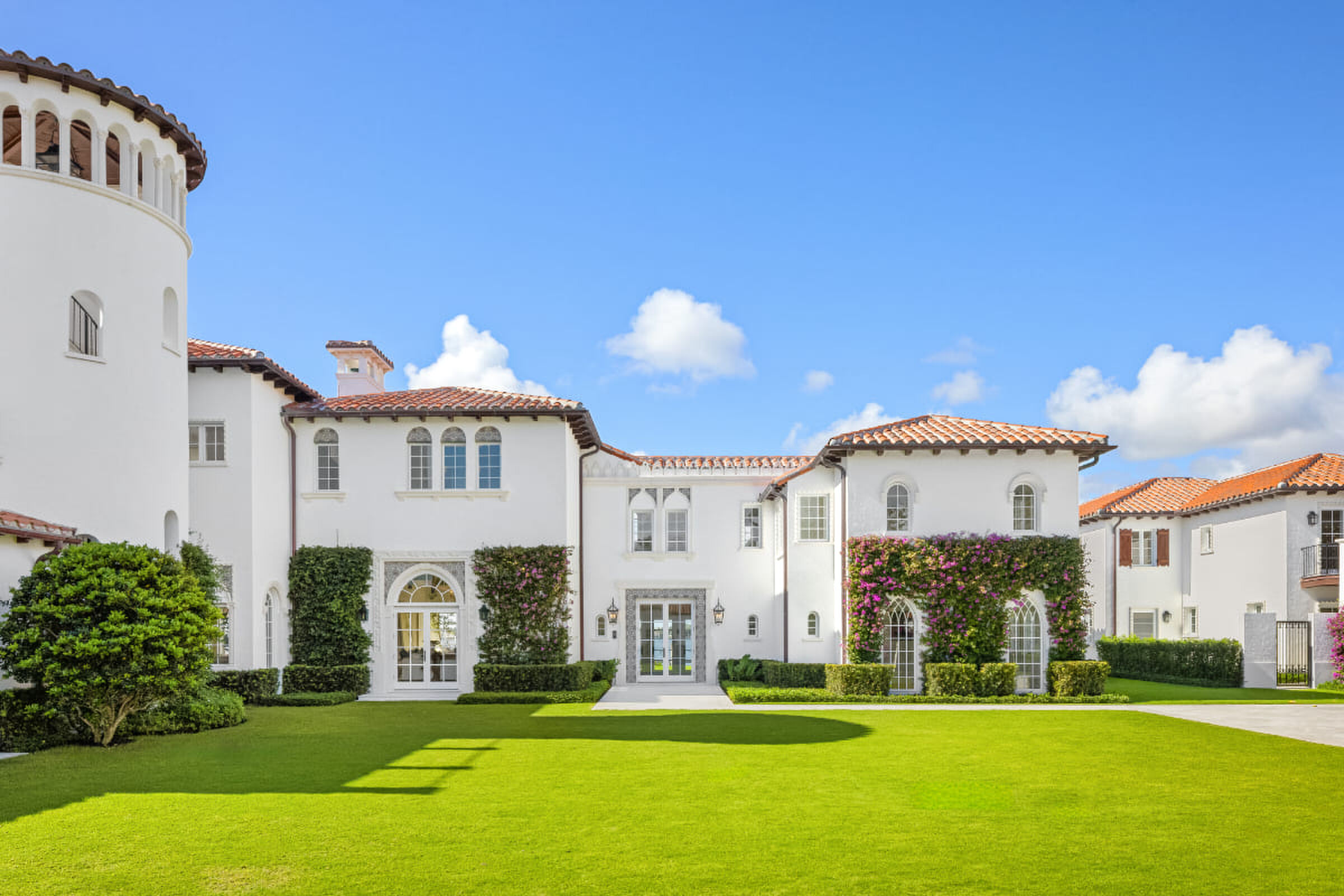 De voorzijde van de woning in Palm Beach