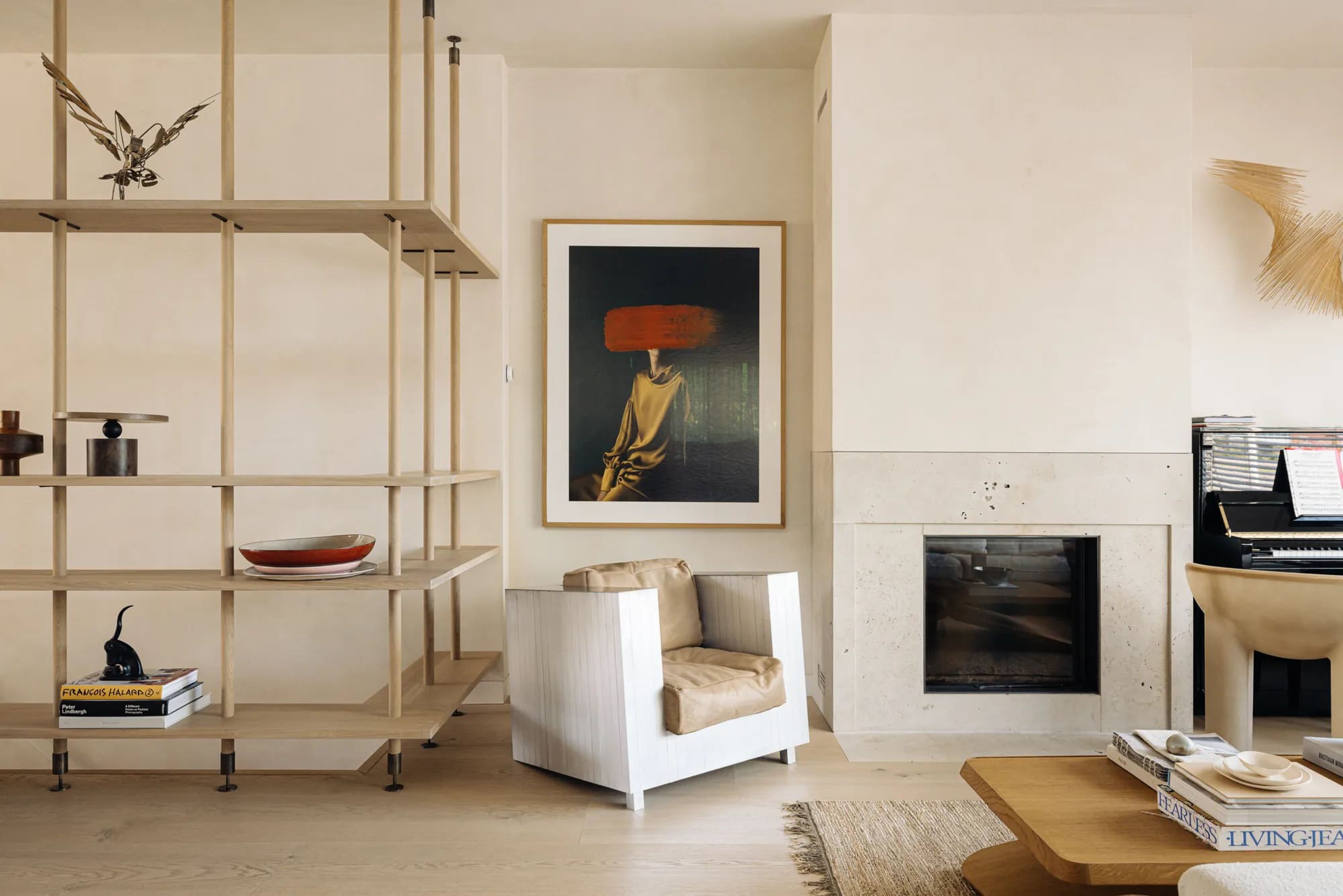 De woonkamer van de veredelde rijtjeswoning in Amsterdam