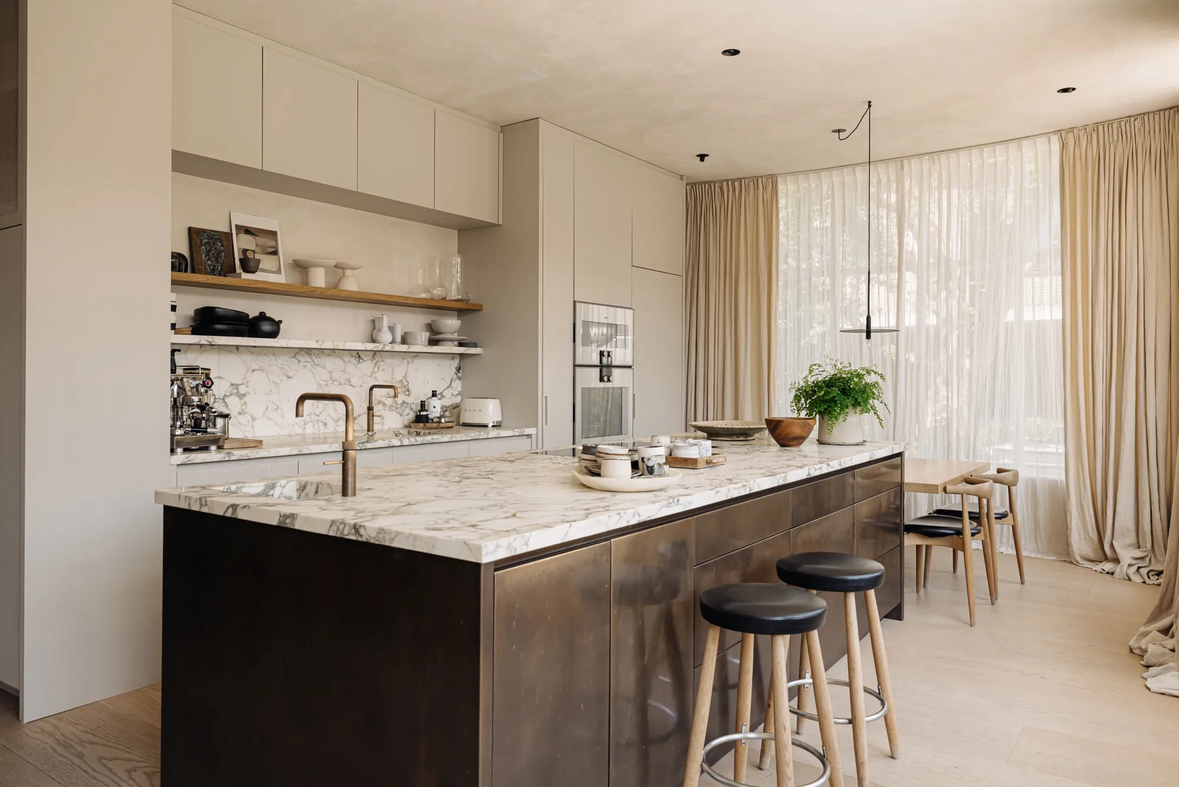 De keuken van de veredelde rijtjeswoning in Amsterdam