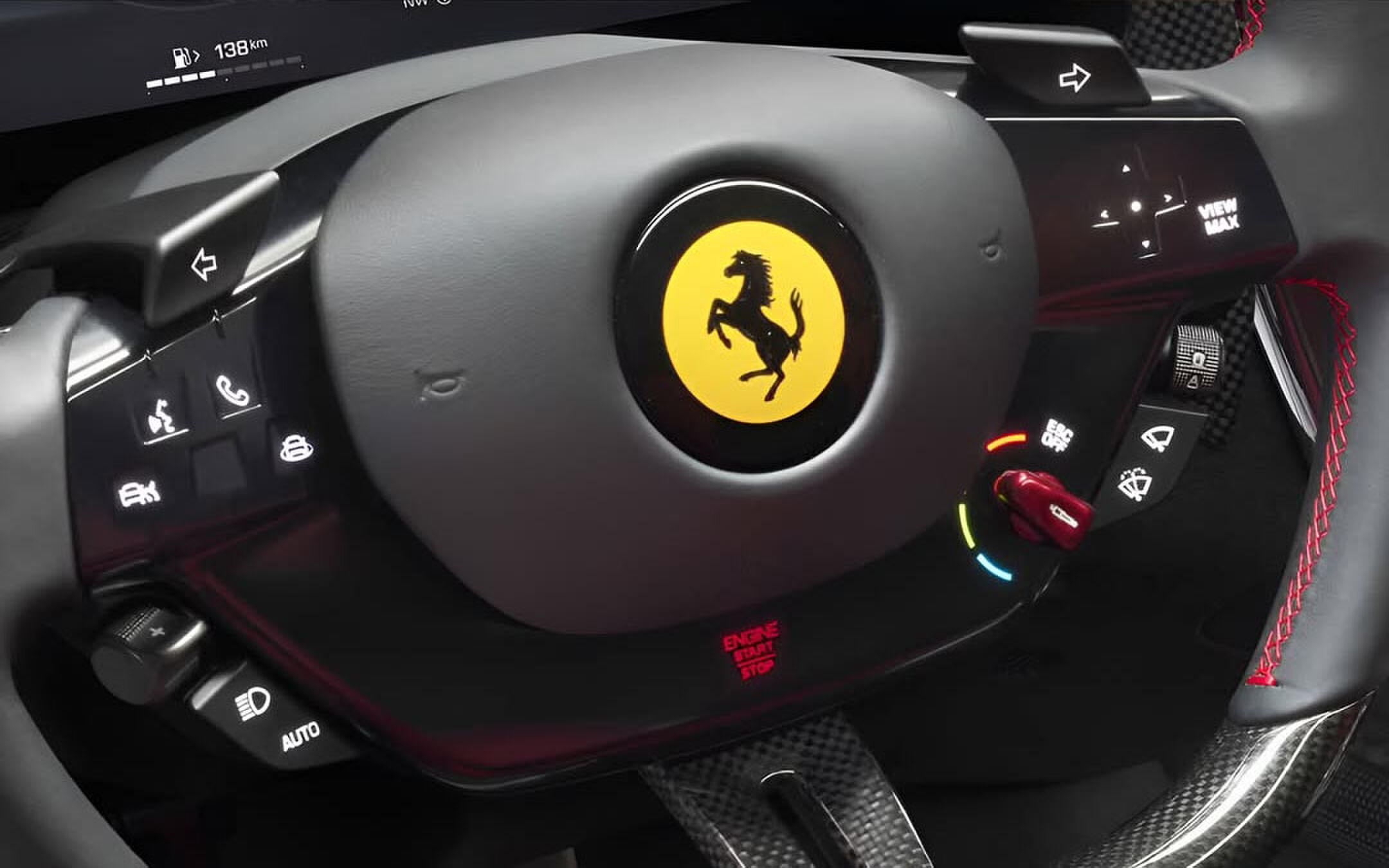 Fysieke knoppen op een stuur van Ferrari