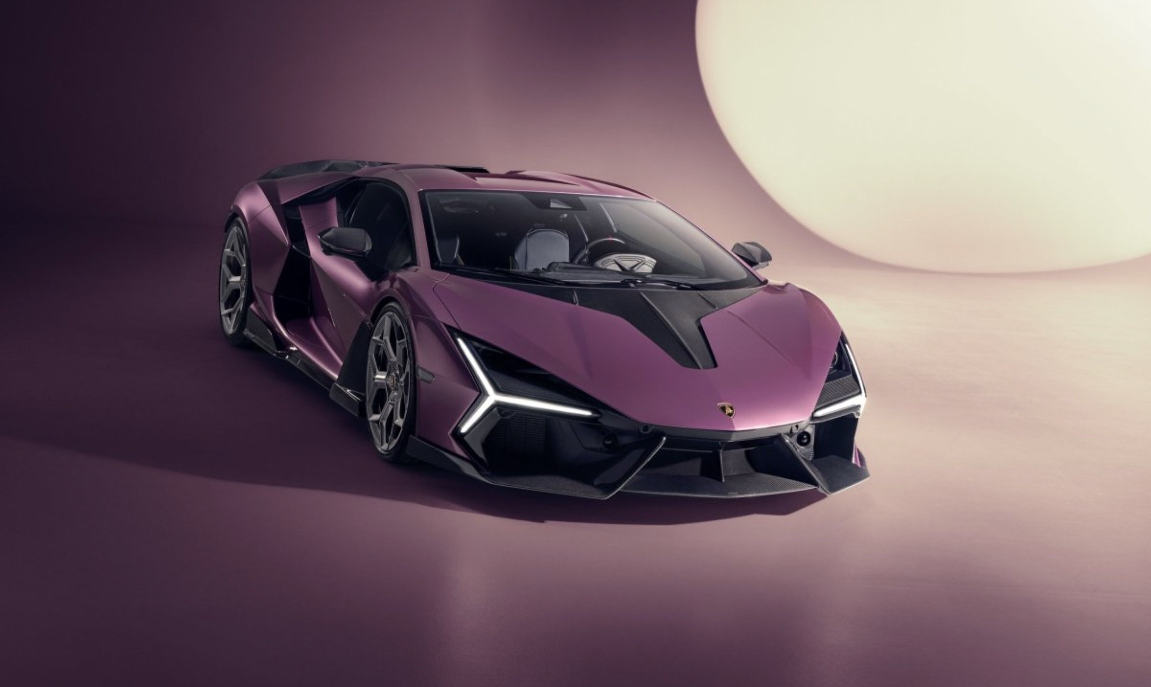 De voorzijde van de door Novitec onder handen genomen Lamborghini Revuelto