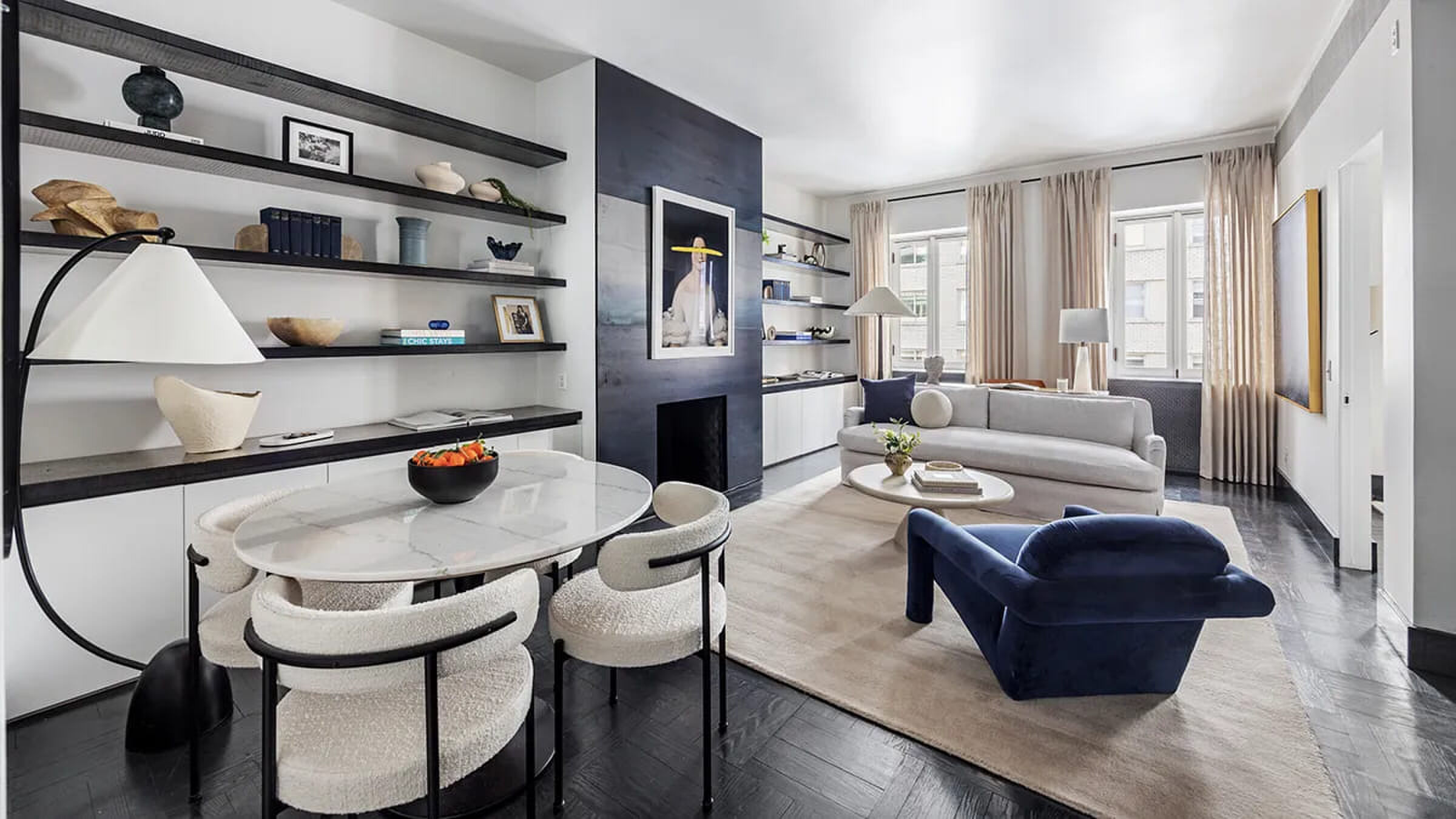 De woonkamer in het penthouse in New York