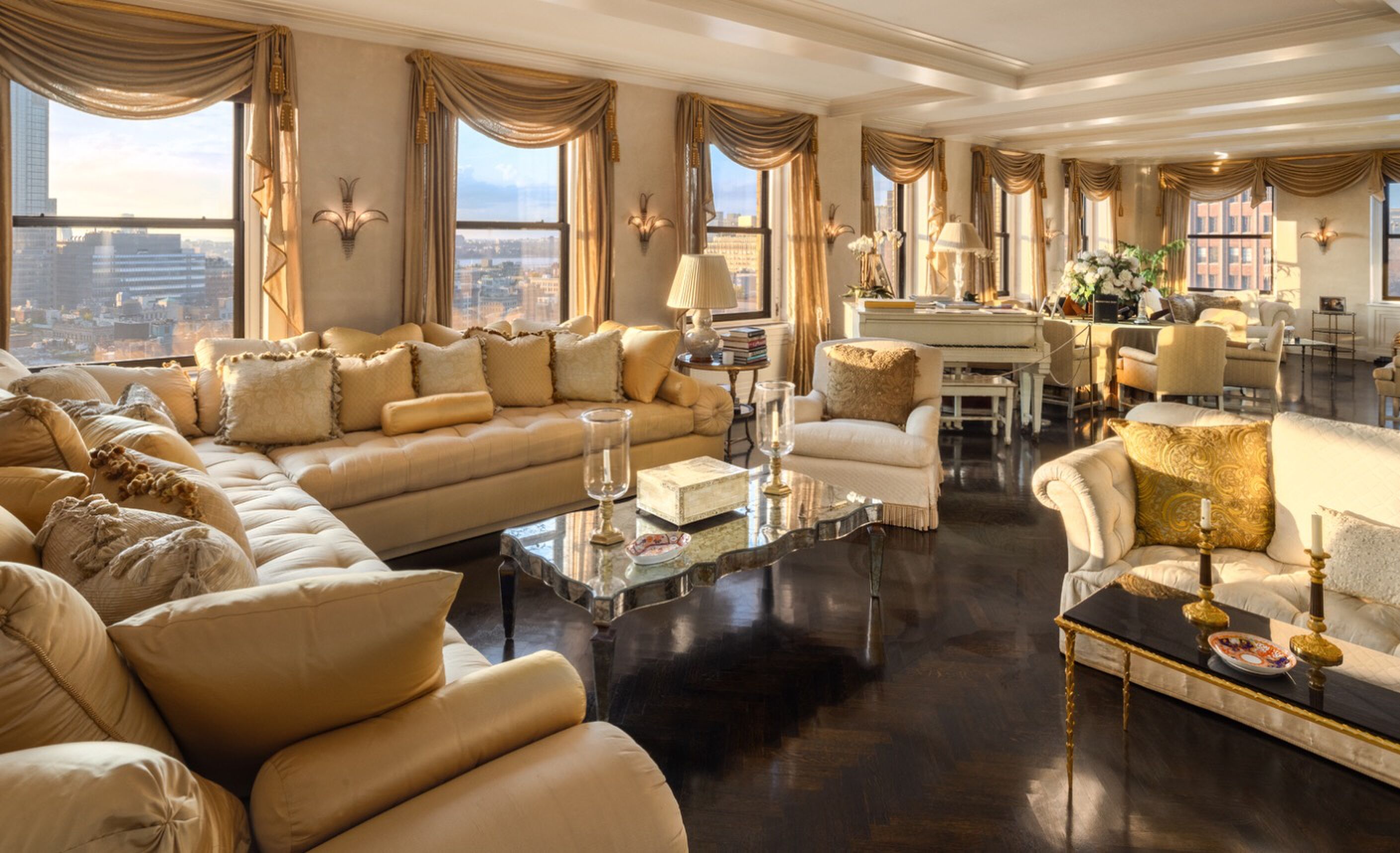 De woonkamer van het penthouse van Mariah Carey in new York