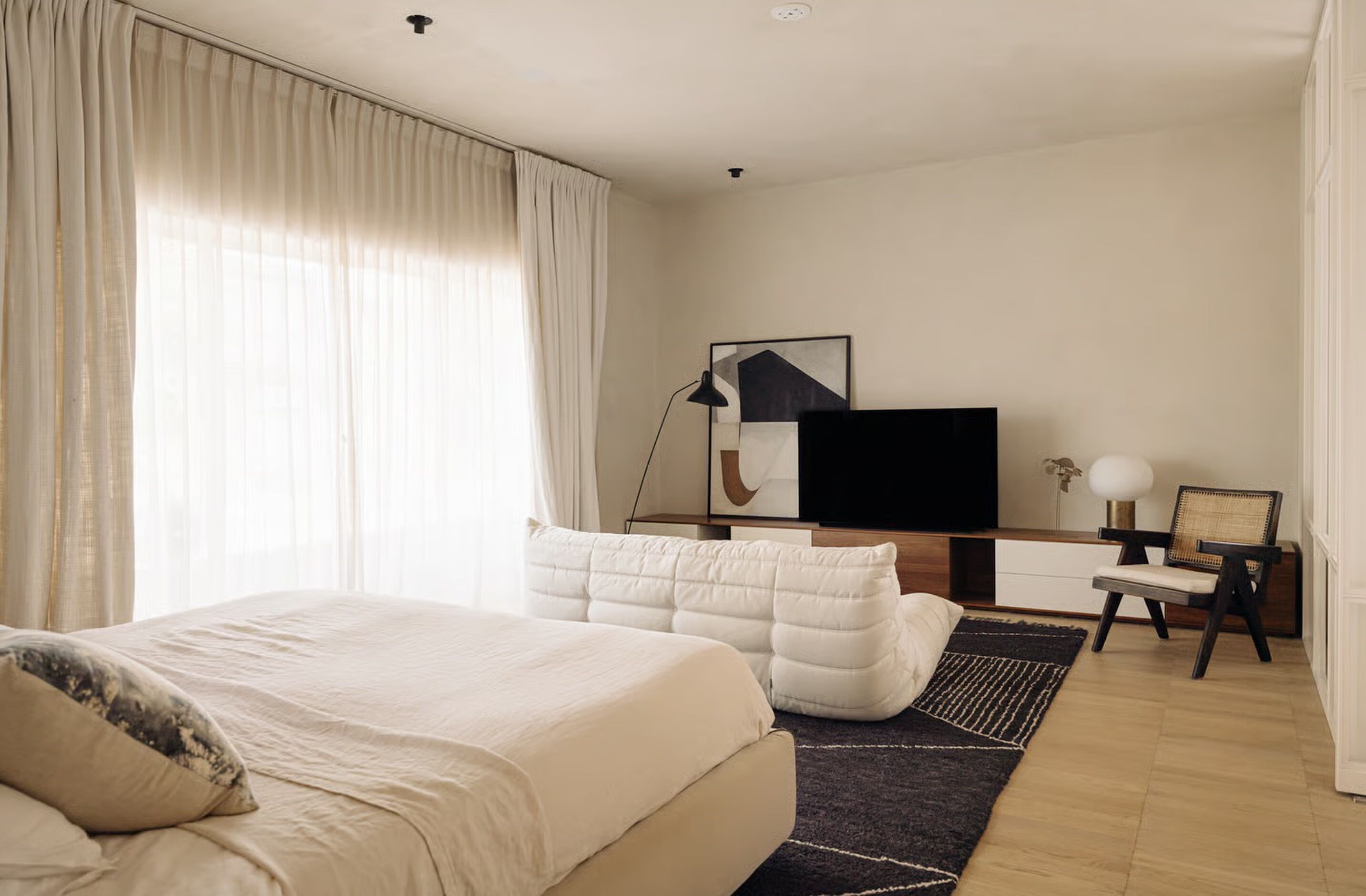De slaapkamer in de veredelde rijtjeswoning in Amsterdam