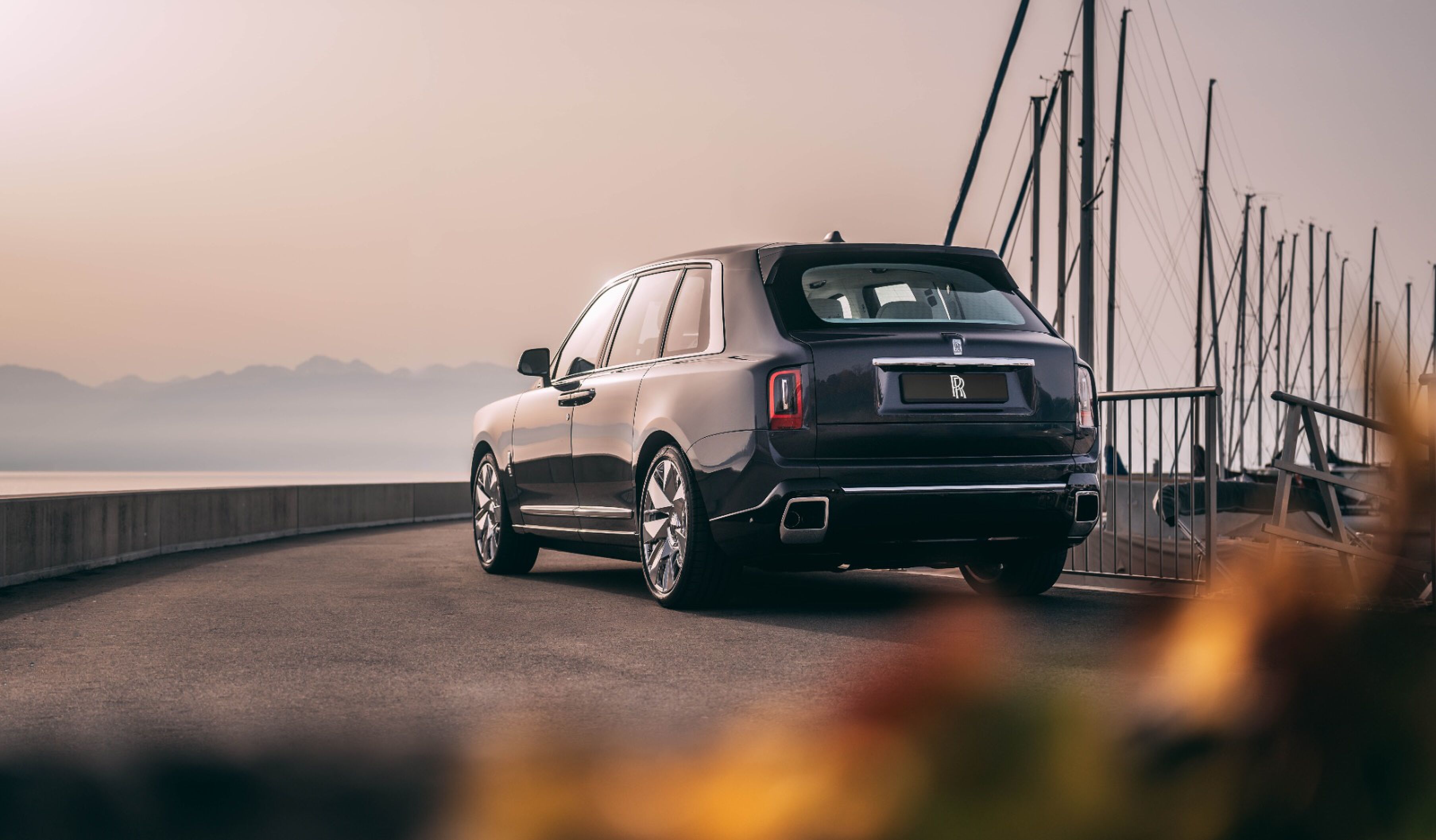 De achterzijde van de Rolls-Royce Cullinan Yachting